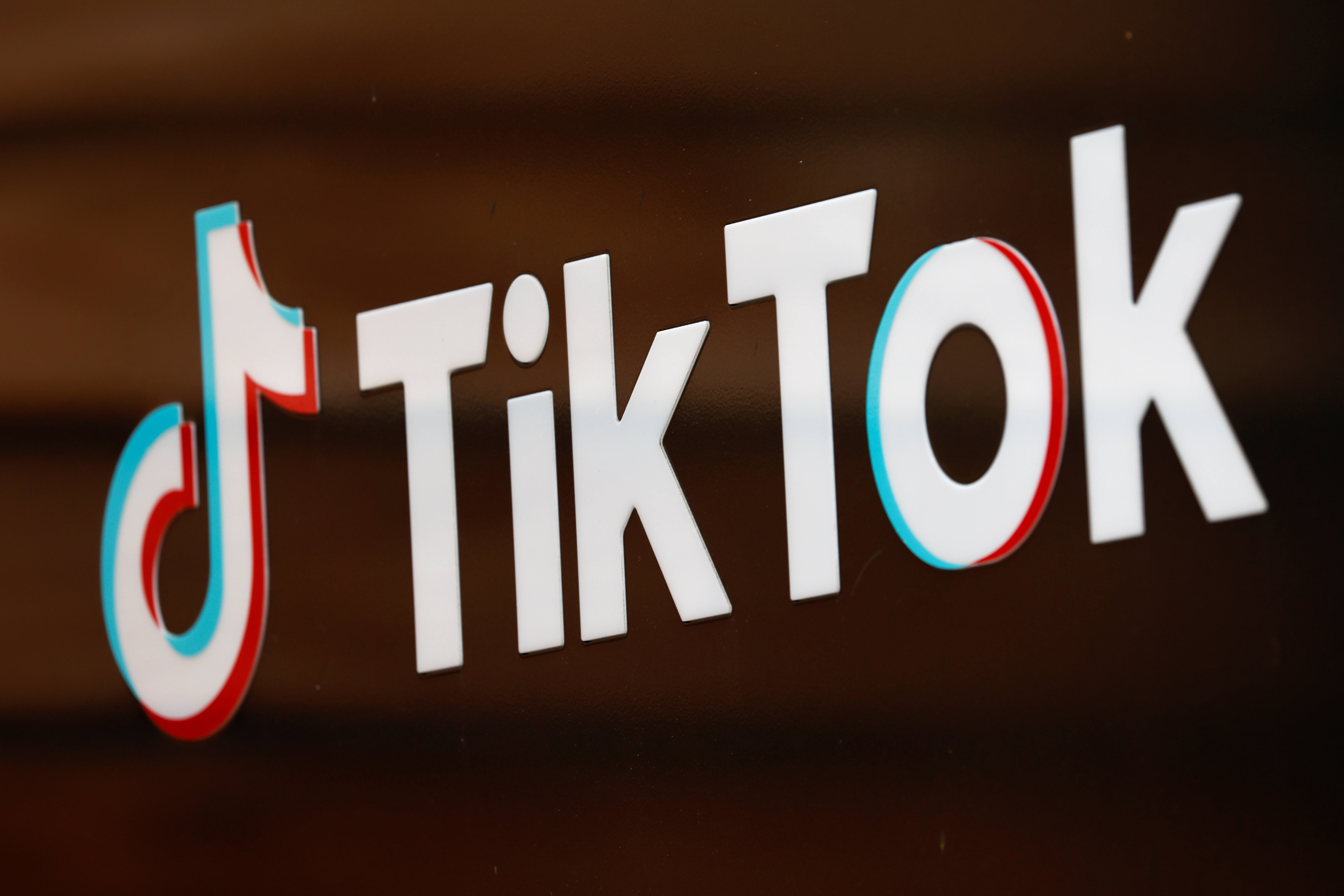 The TikTok logo is pictured outside the company's U.S. head office in Culver City, California, U.S.,  September 15, 2020.   REUTERS/Mike Blake/File Photo
