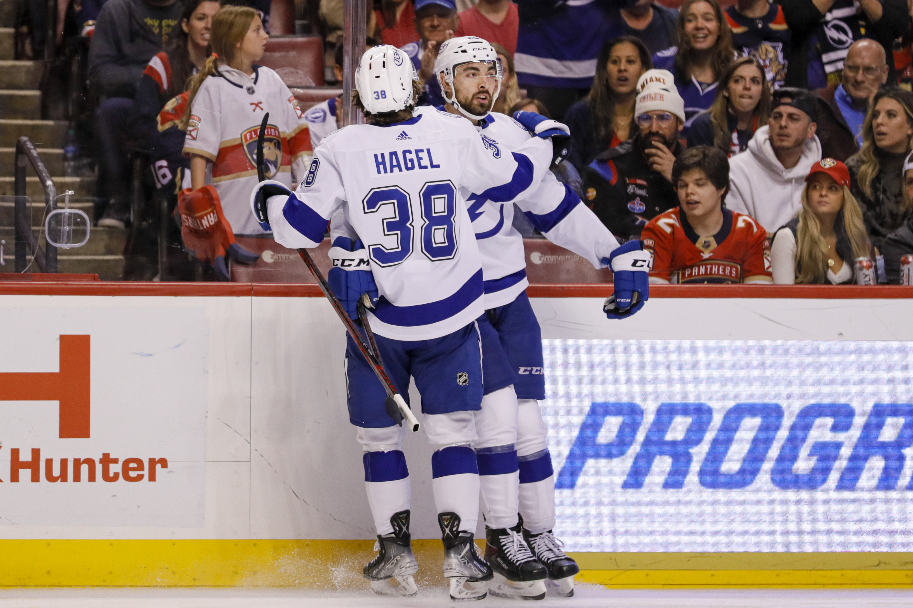 Lightning strike first against Panthers, win 4-1 in Game 1