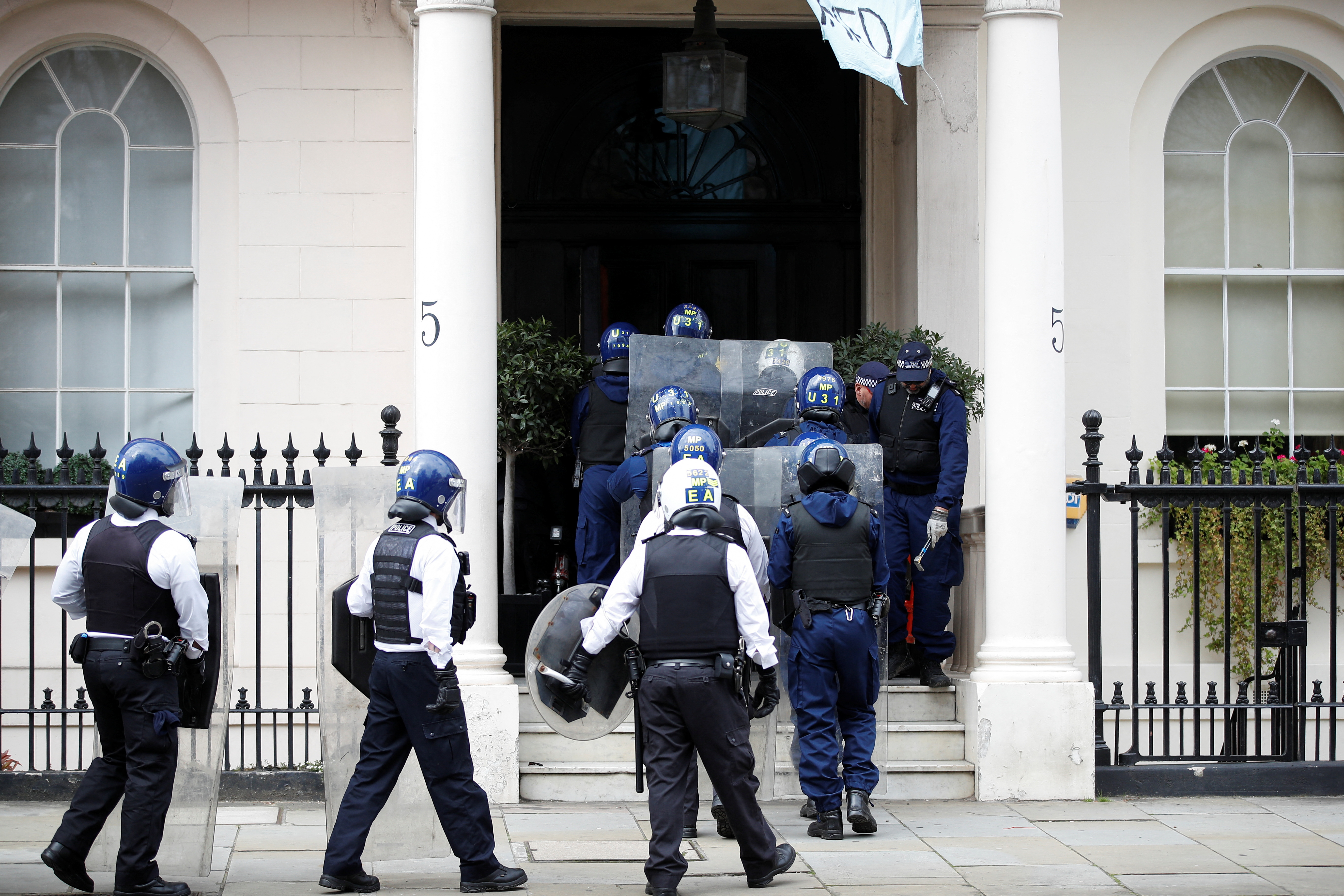 Squatters occupy mansion reportedly belonging to Russian oligarch, in London