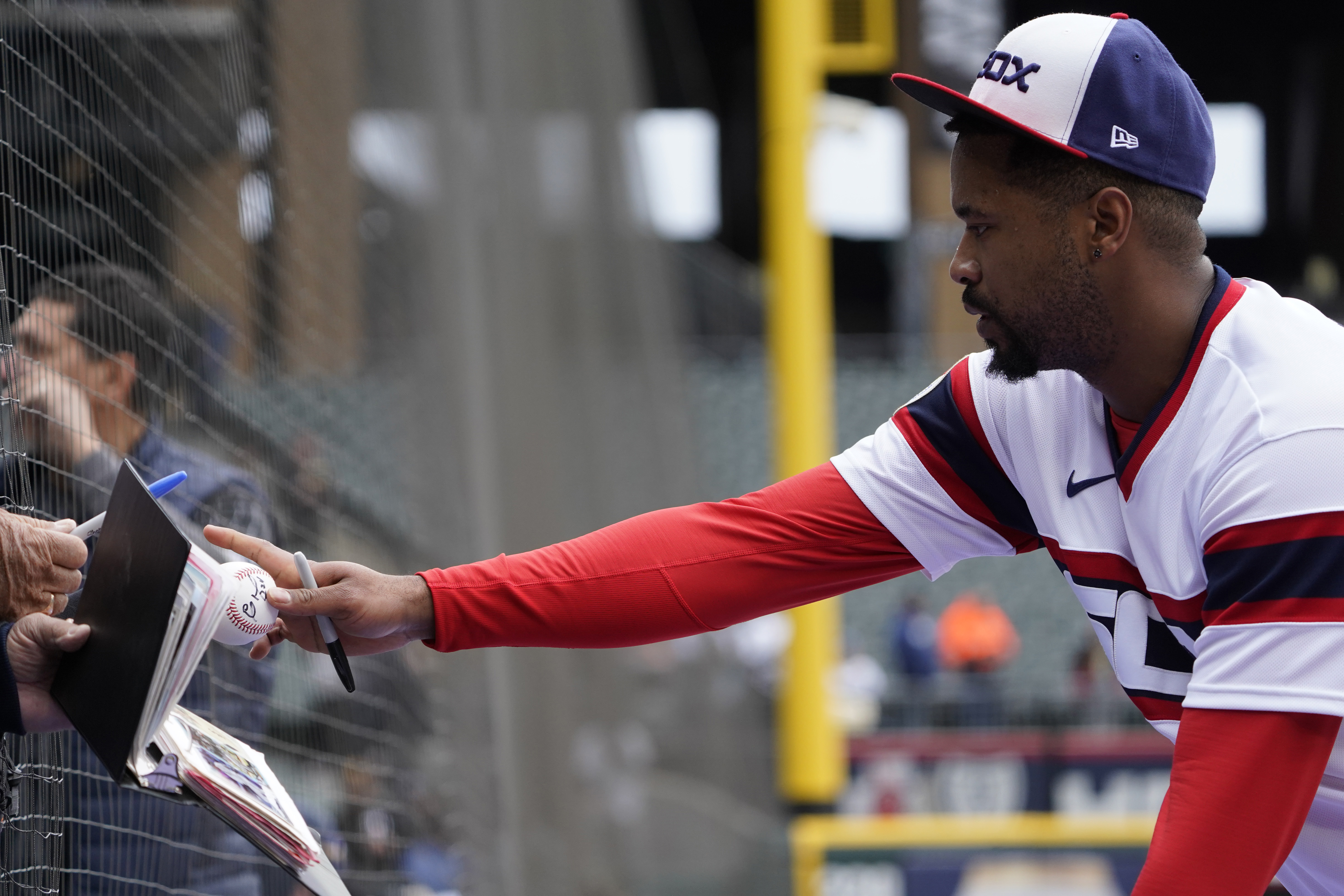 Vaughn, White Sox stop slide with wild 12-9 win against Rays