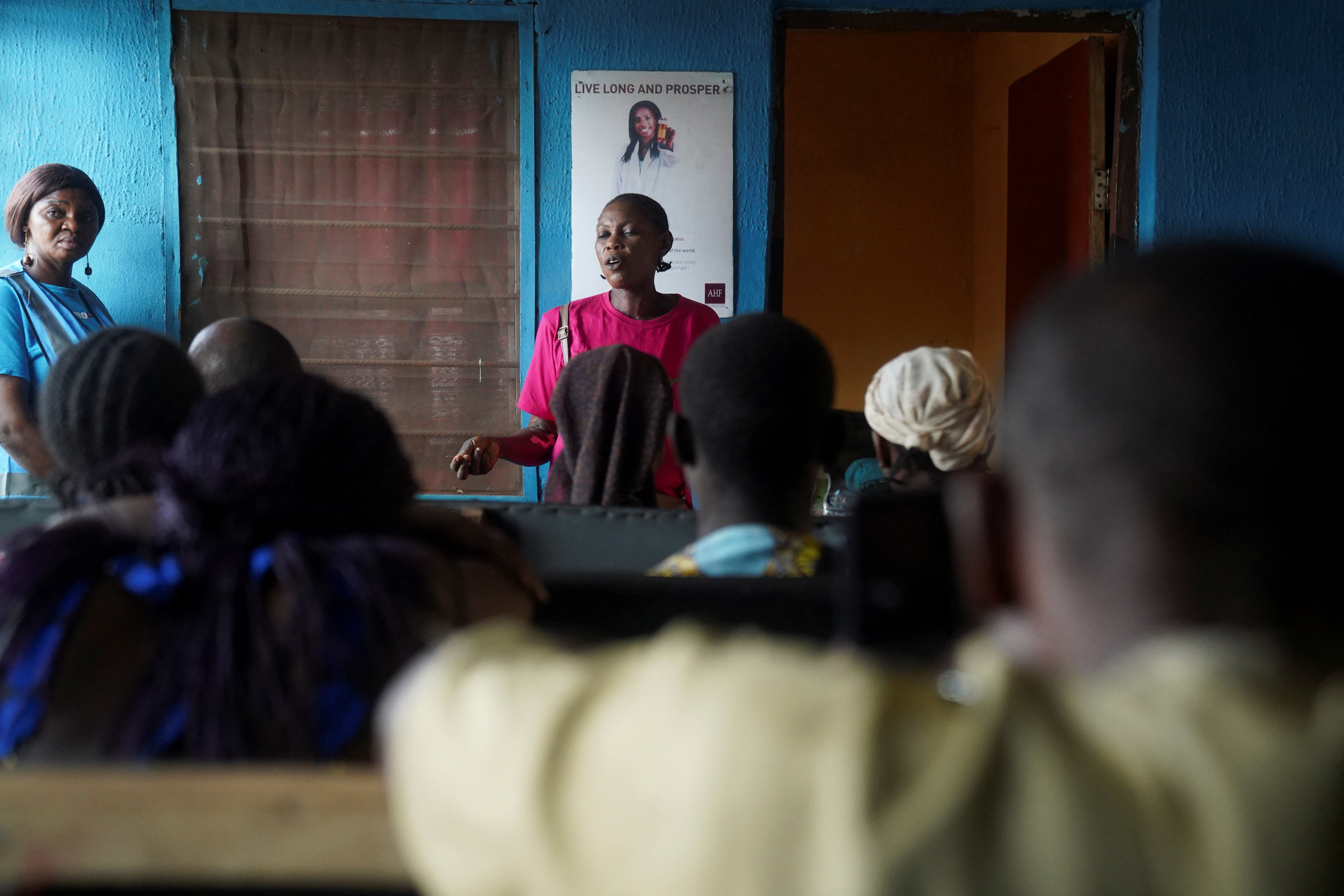 With US aid slashed, Nigerian HIV volunteers went door‑to‑door to keep patients alive | Reuters
