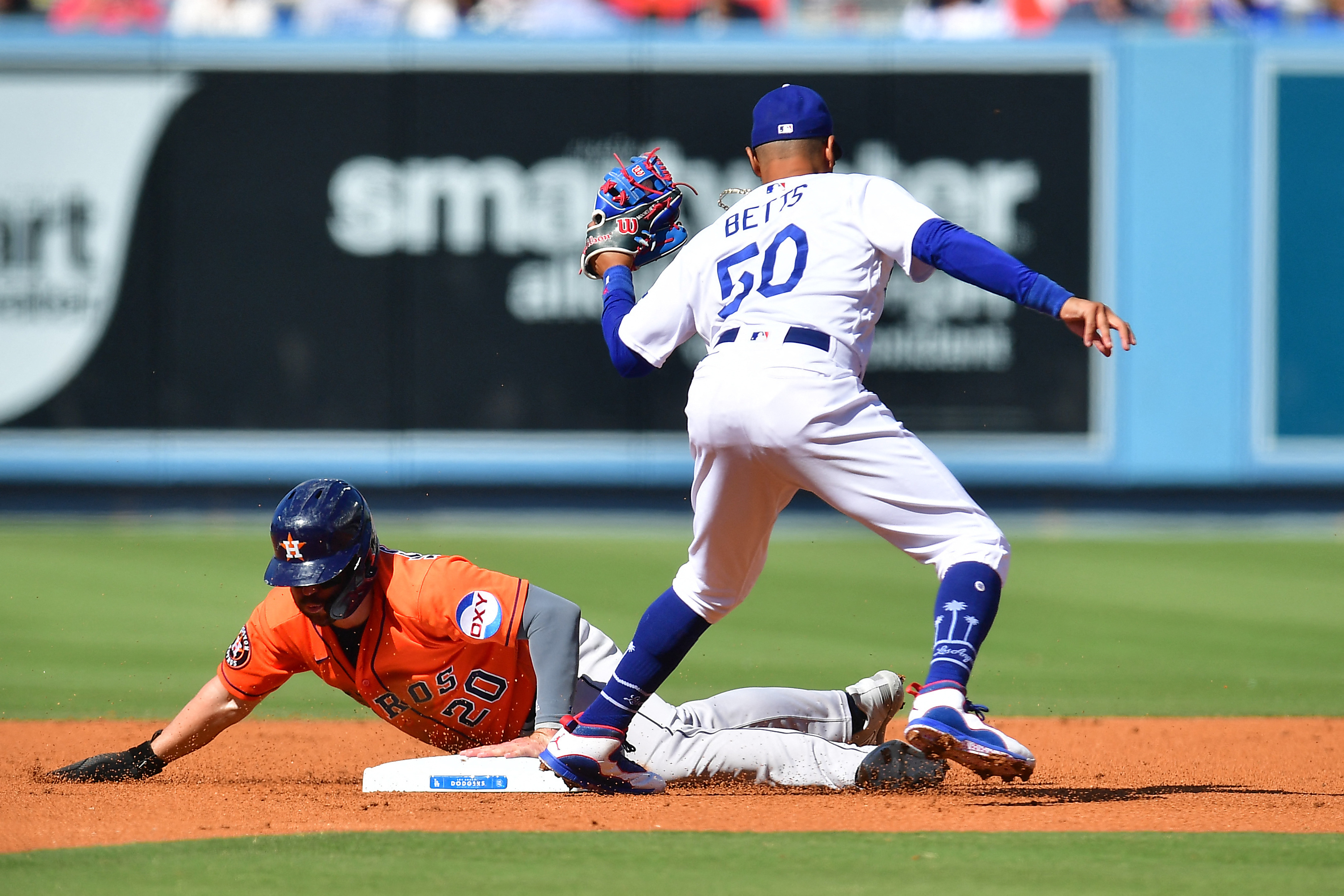 Alex Bregman helps push Astros past Dodgers in 11 innings