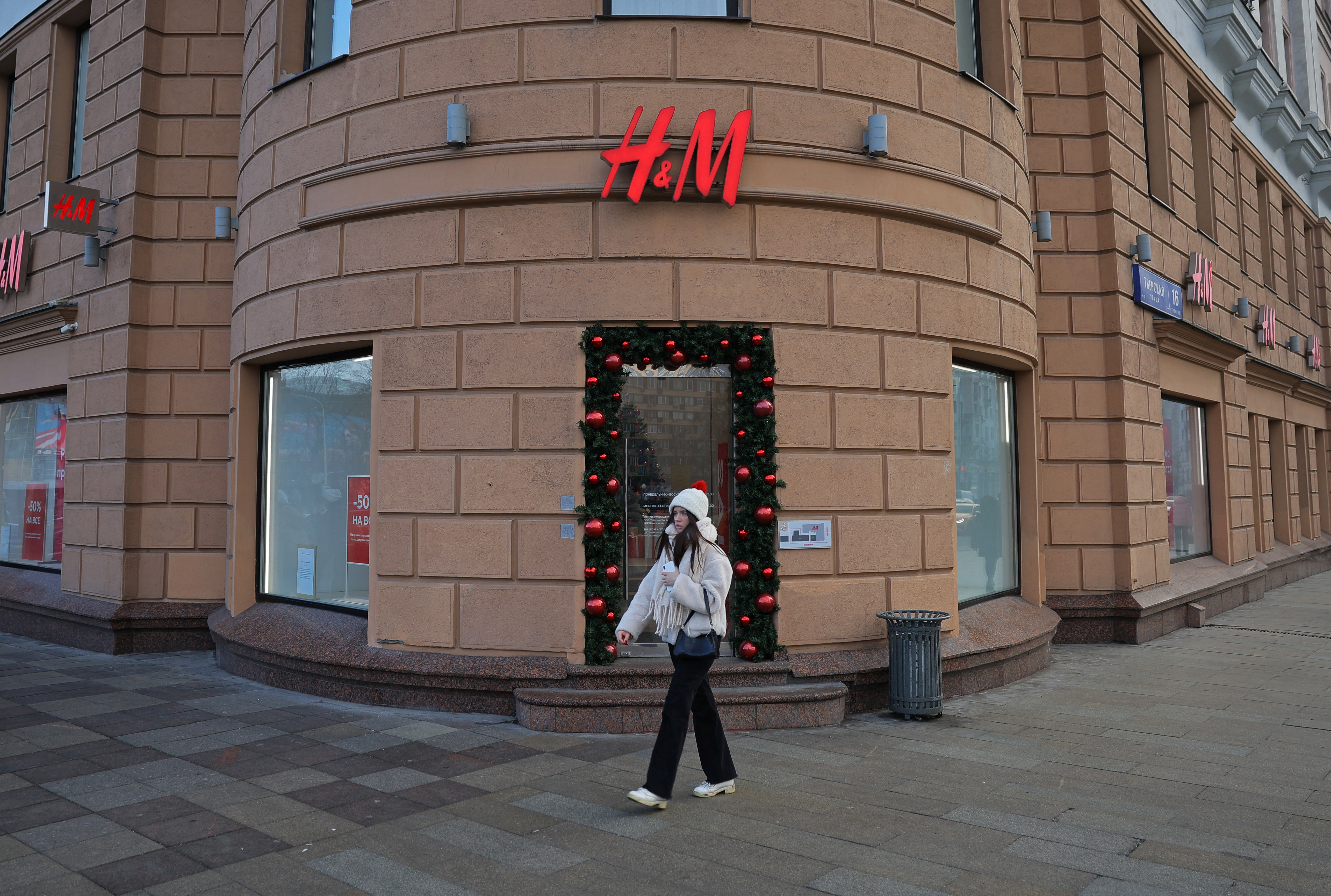 Online sales continue to expand at Swedish clothing retailer H&M
