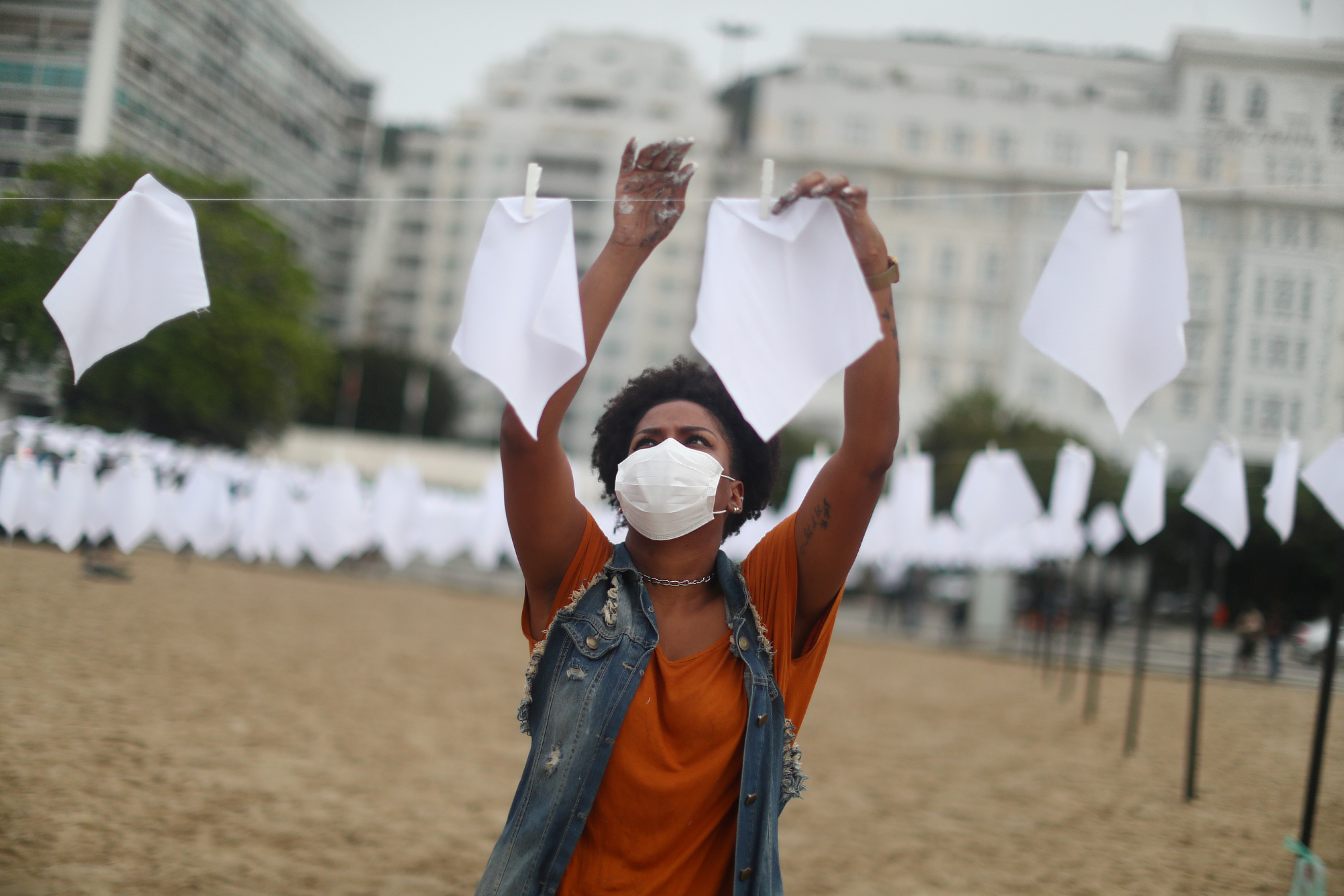 Covid-19 pandemic ravages Brazil [EN/PT] - Brazil