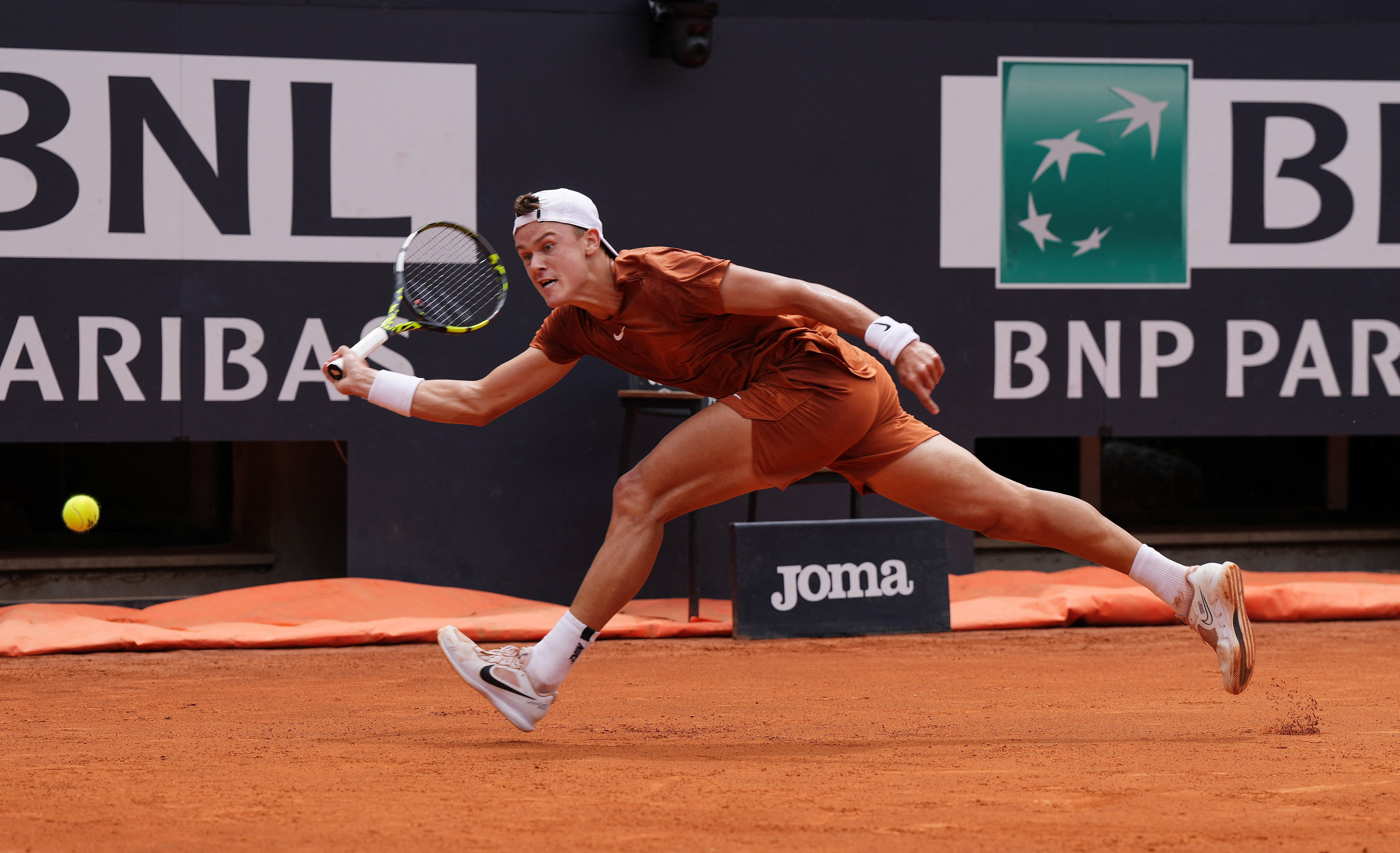 Serbia's Novak Djokovic shouts during the quarter final match against  Denmark's Holger Rune at the Italian Open tennis tournament, in Rome,  Wednesday, May 17, 2023. (AP Photo/Gregorio Borgia Stock Photo - Alamy