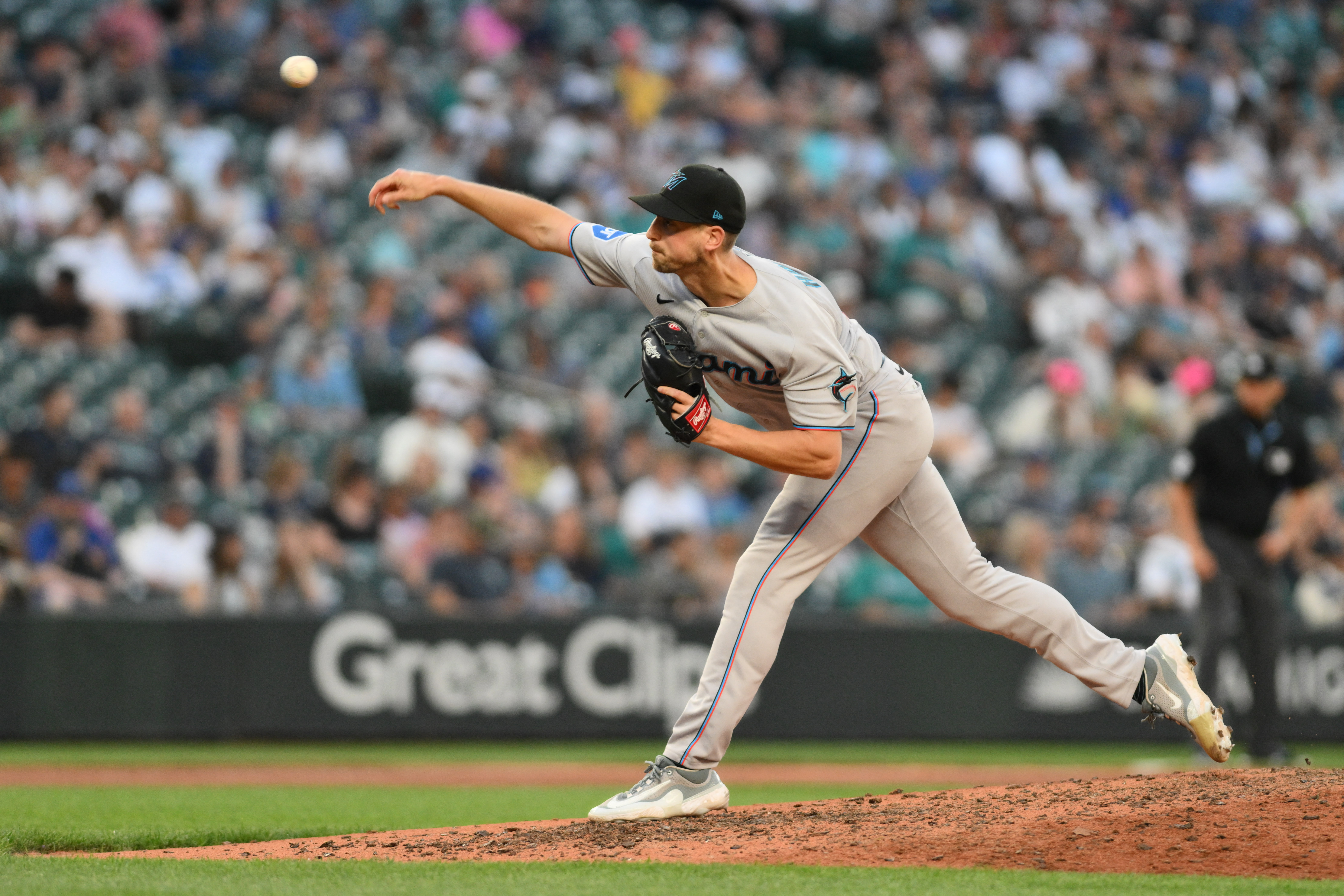 Mariners maul Marlins behind homers, rookie pitcher