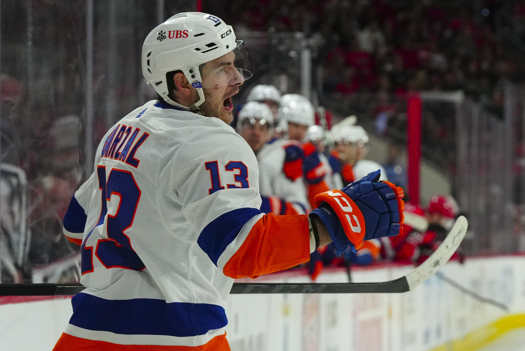 Islanders' Brock Nelson returns from bloody face to score vs. Devils