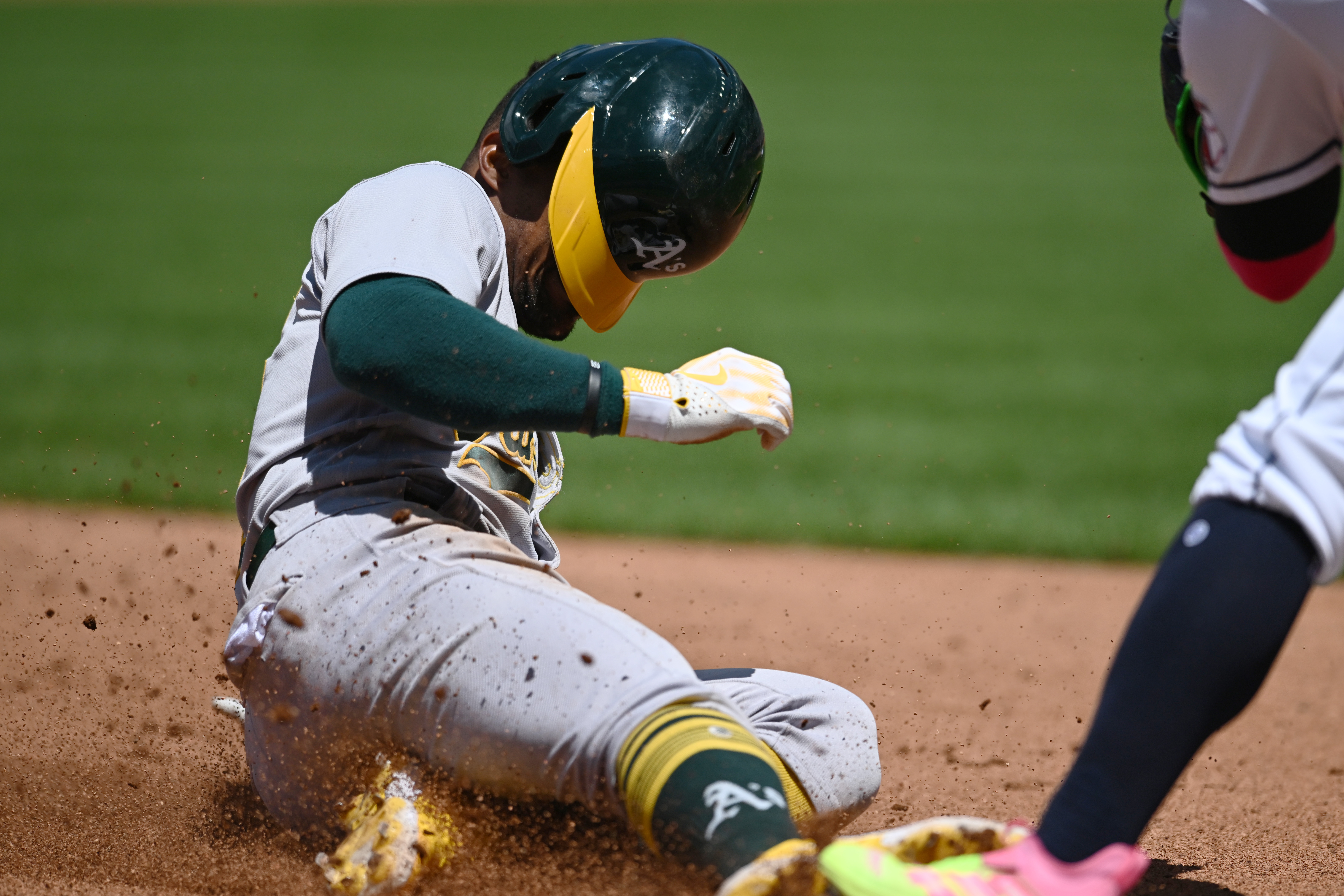 Josh Bell, Guardians come back to sweep sliding A's