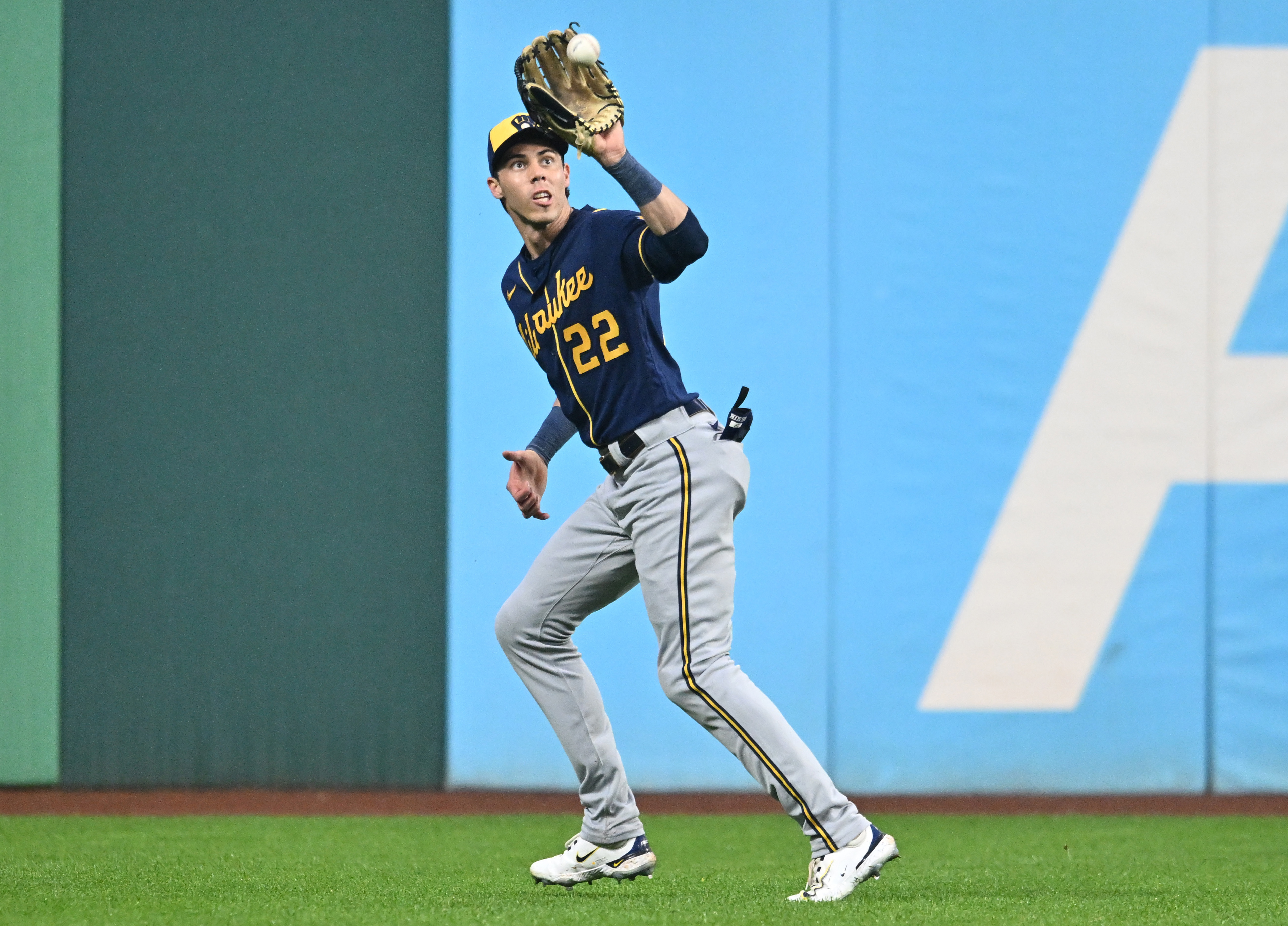 Willy Adames hits 2 HRs as Brewers top Guardians