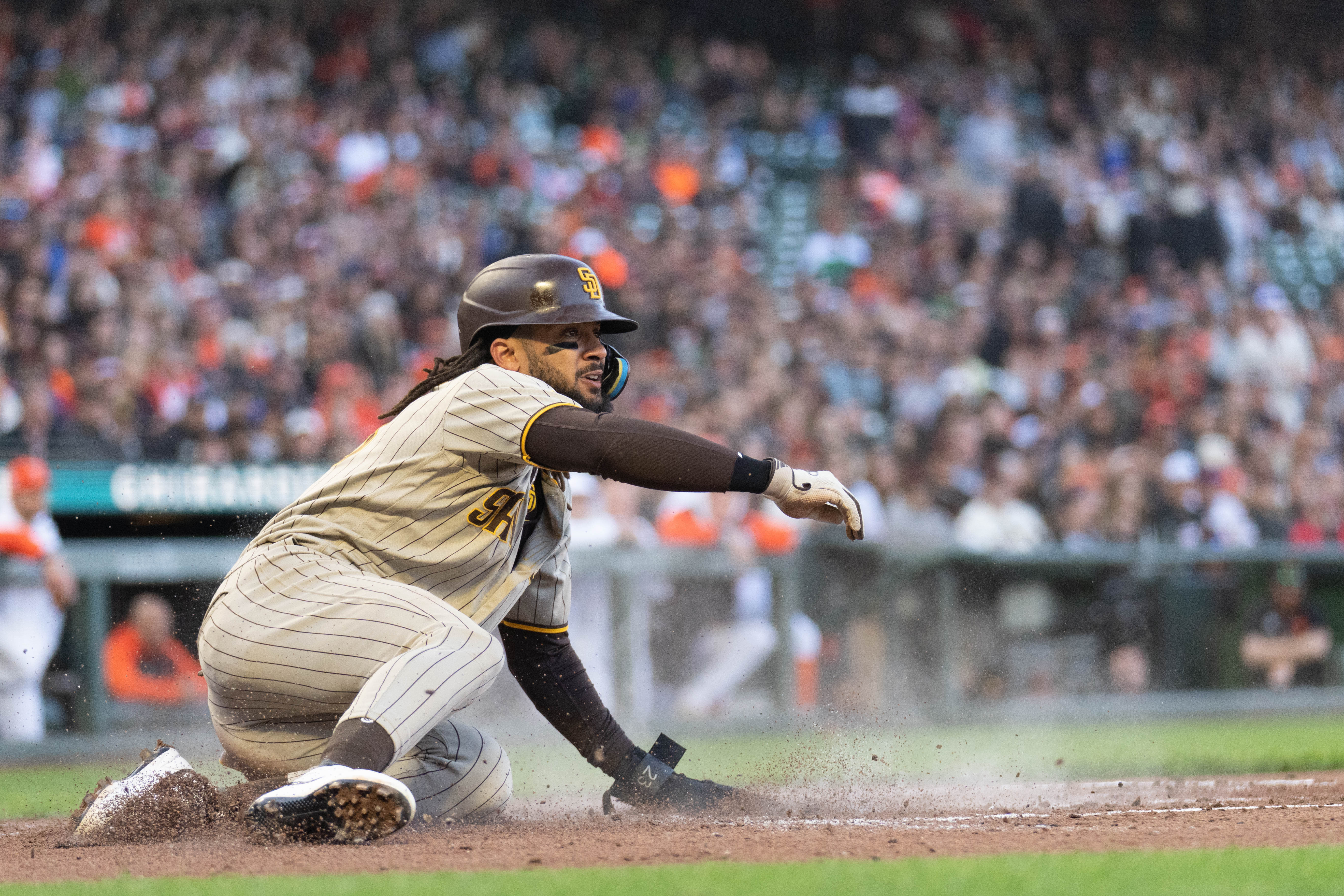 SF Giants win NINTH straight as Joc Pederson 'walks' off Padres