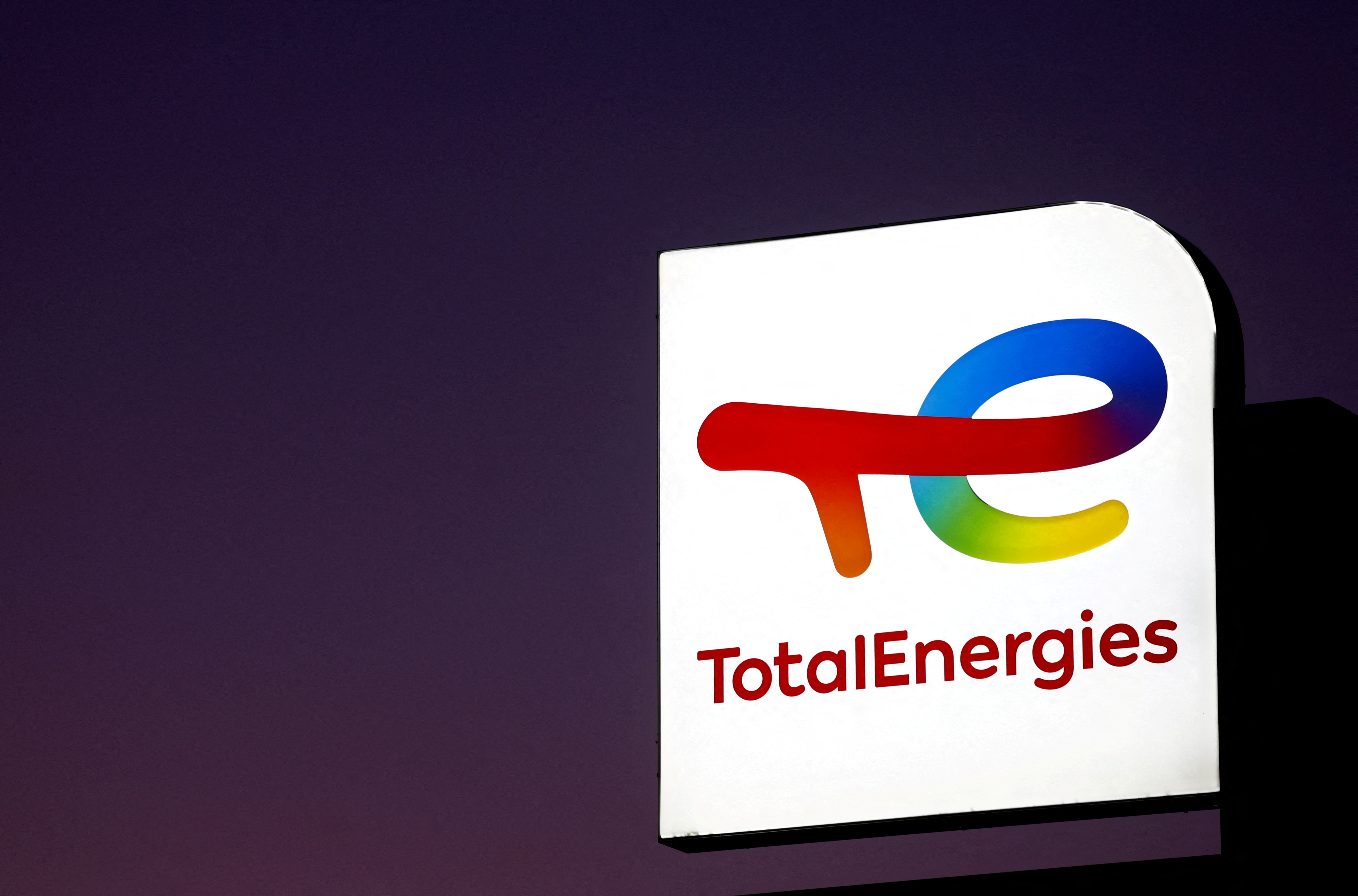 Its french. Shell, BP И totalenergies. Totalenergies Paris. Твиттер лого 2022. Есть 2022 logo.