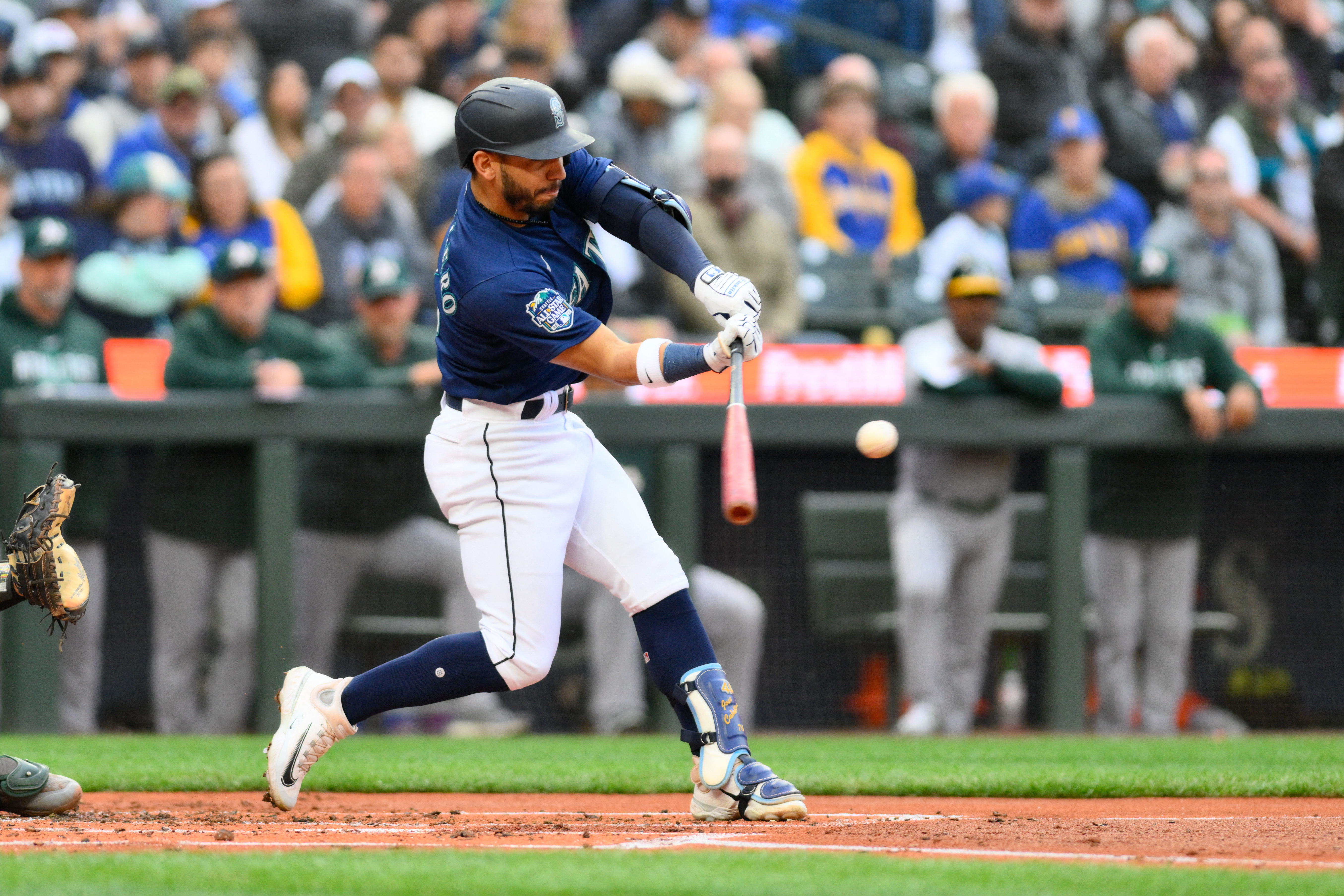 Luis Castillo guides Mariners past A's in series opener