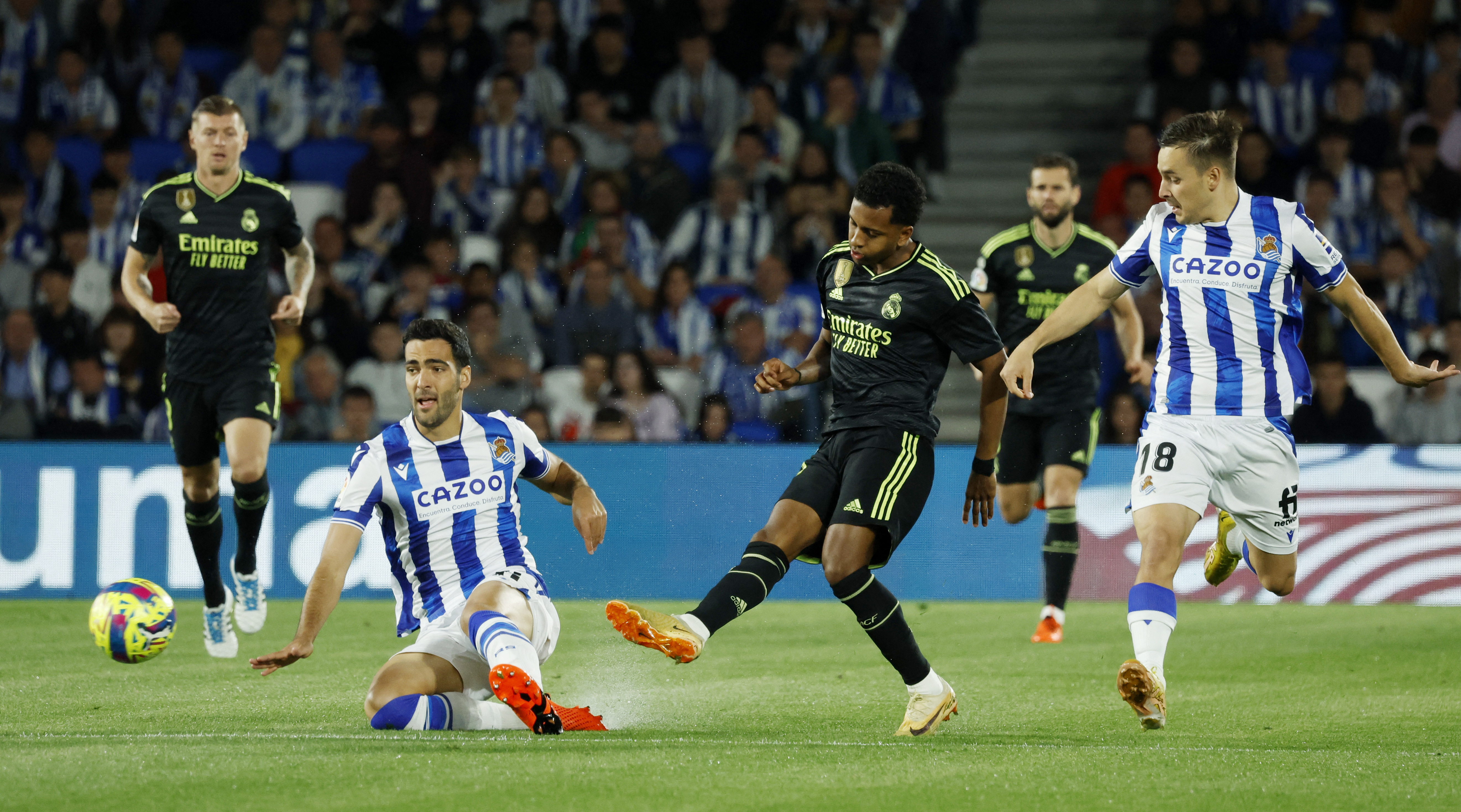 Real Madrid defeat Manchester United 2-0 in pre-season tour