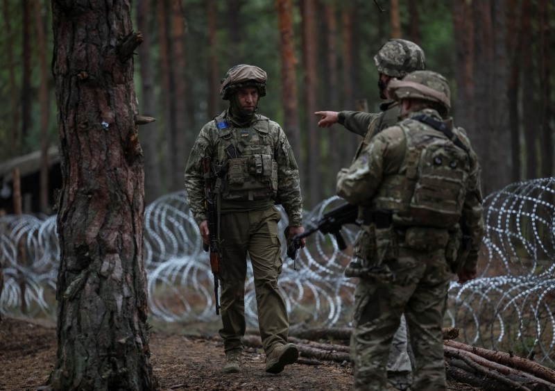 Positions of Ukrainian servicemen near the border with Belarus