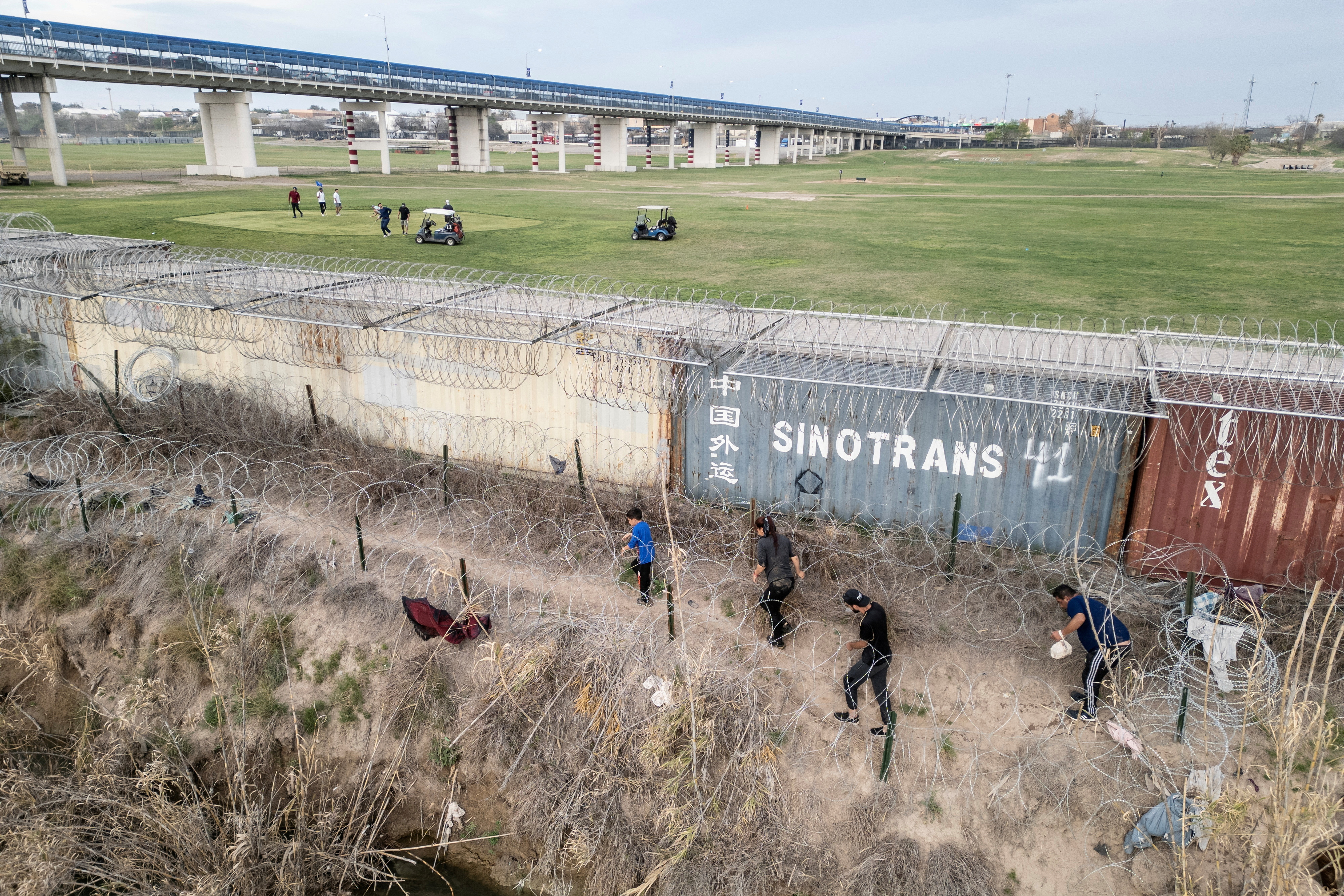 Migrants camp along US-Mexico border as SB 4 is temporarily blocked ...