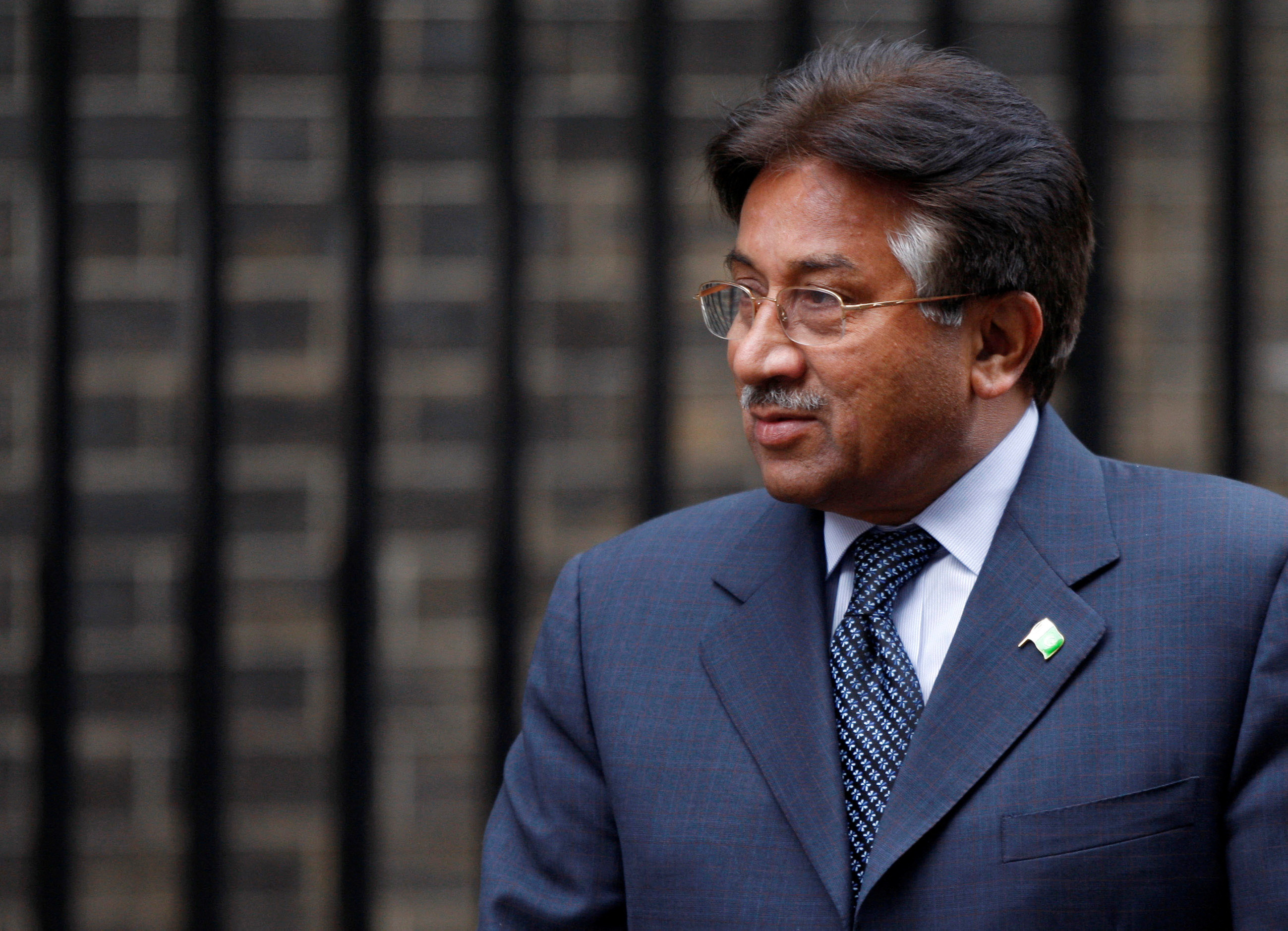Pakistan's President Musharraf arrives to meet Britain's Prime Minister Brown in London