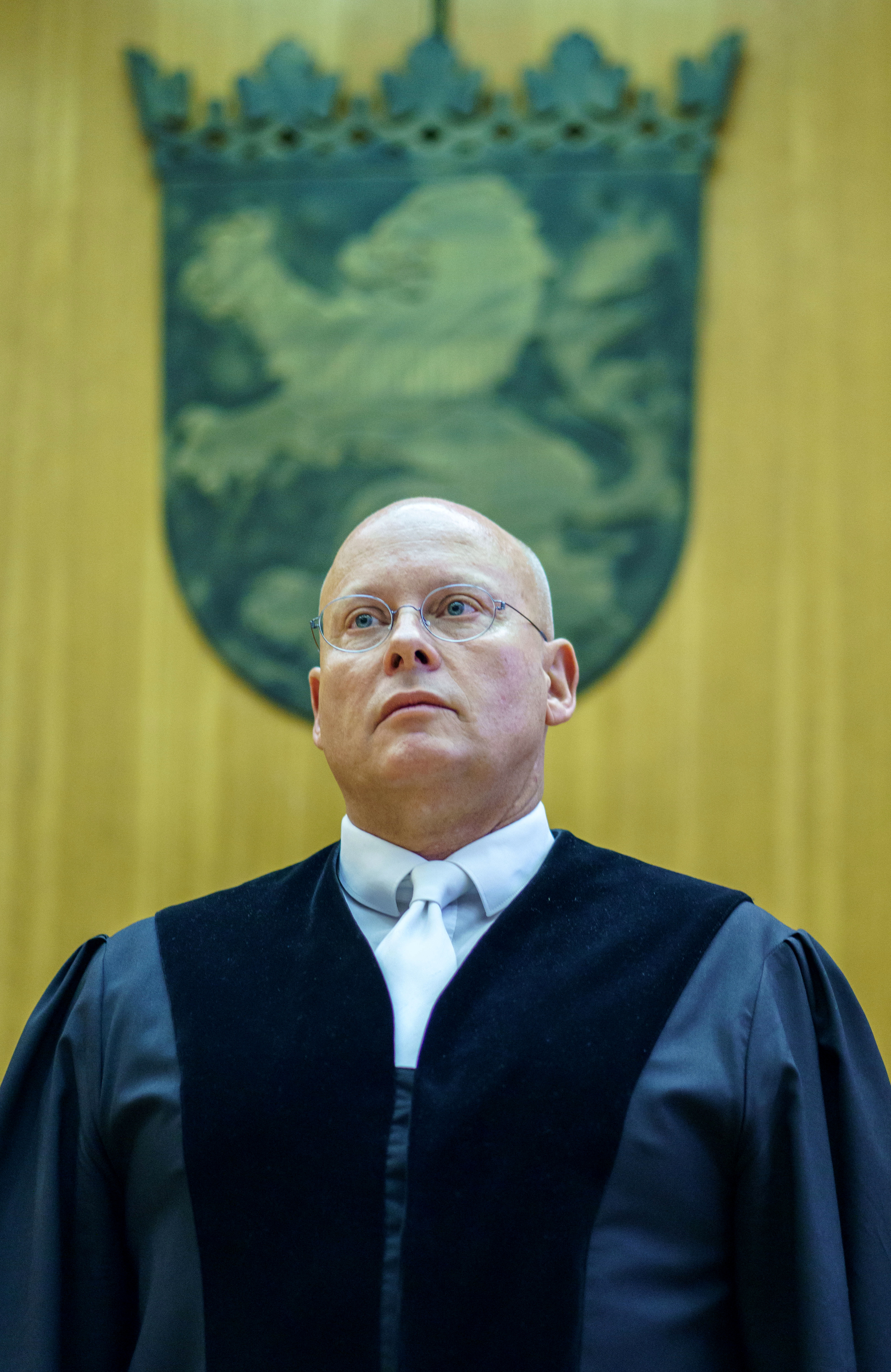 Judge Christoph Koller arrives before his verdict over Iraqi defendant Taha Al-J. in a courtroom in Frankfurt, Germany, November 30, 2021.      Frank Rumpenhorst/Pool via REUTERS