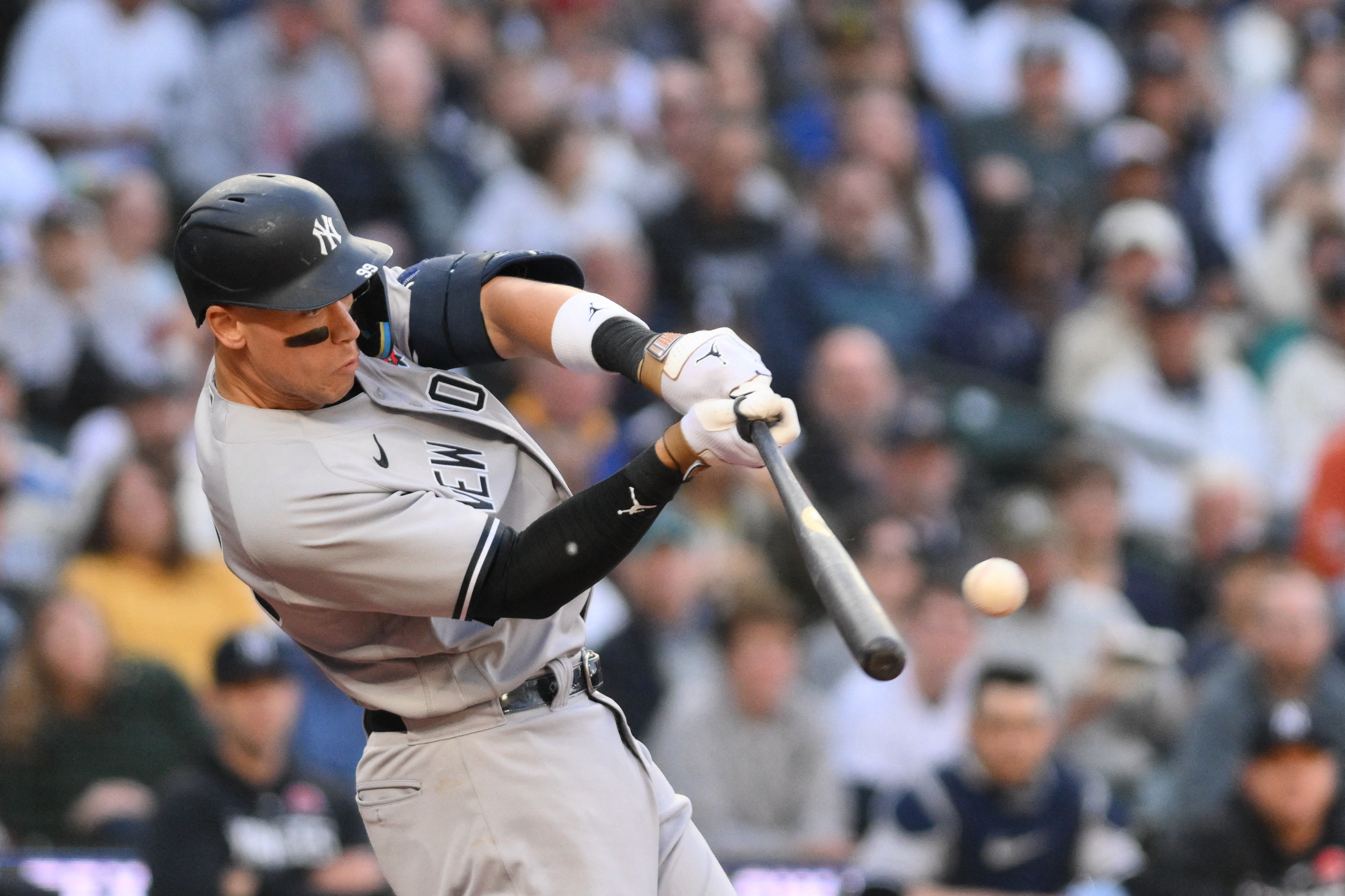 Judge homers twice, Yankees clobber Mariners