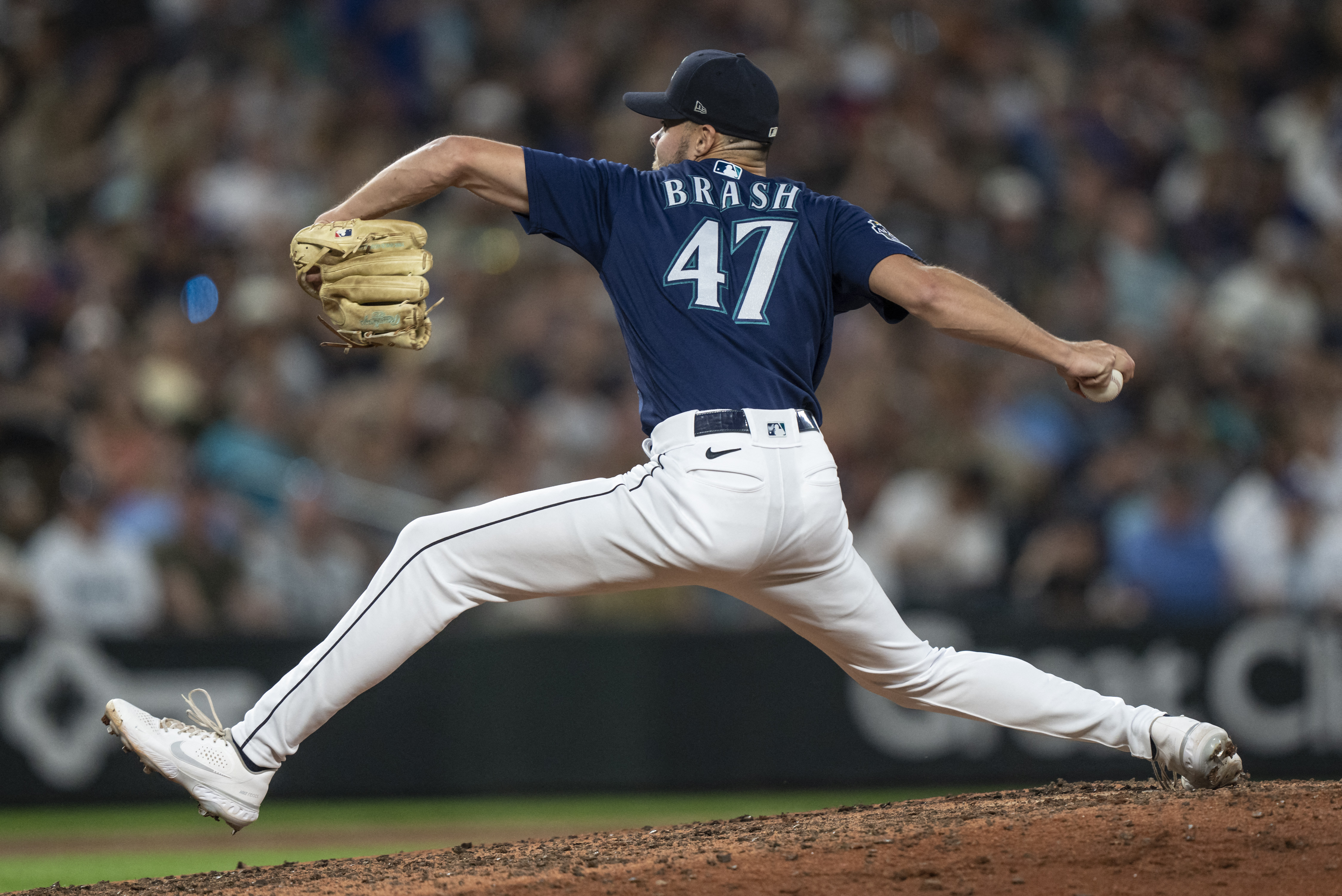 Logan Gilbert shuts down Padres, gets help from Julio Rodríguez catch in  center as Mariners win 2-0