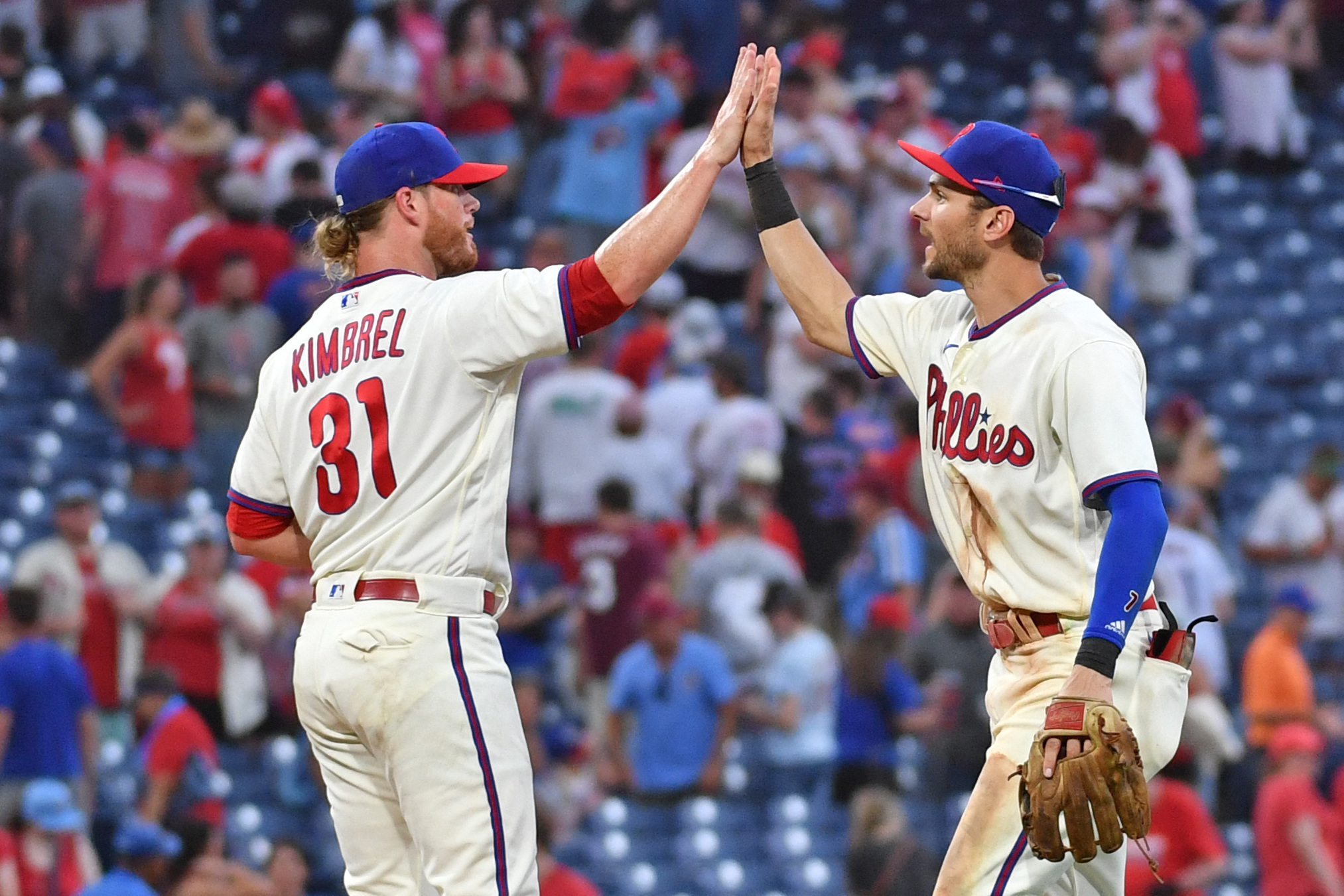 Phillies take advantage of Mets' mistakes for narrow win