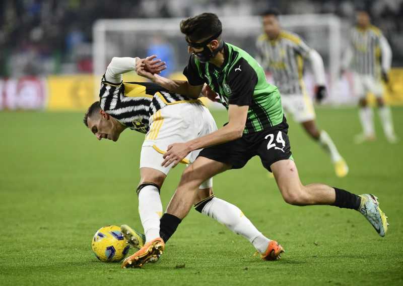 Superb Vlahovic Double Fires Juventus To 3-0 Win Over Sassuolo | Reuters