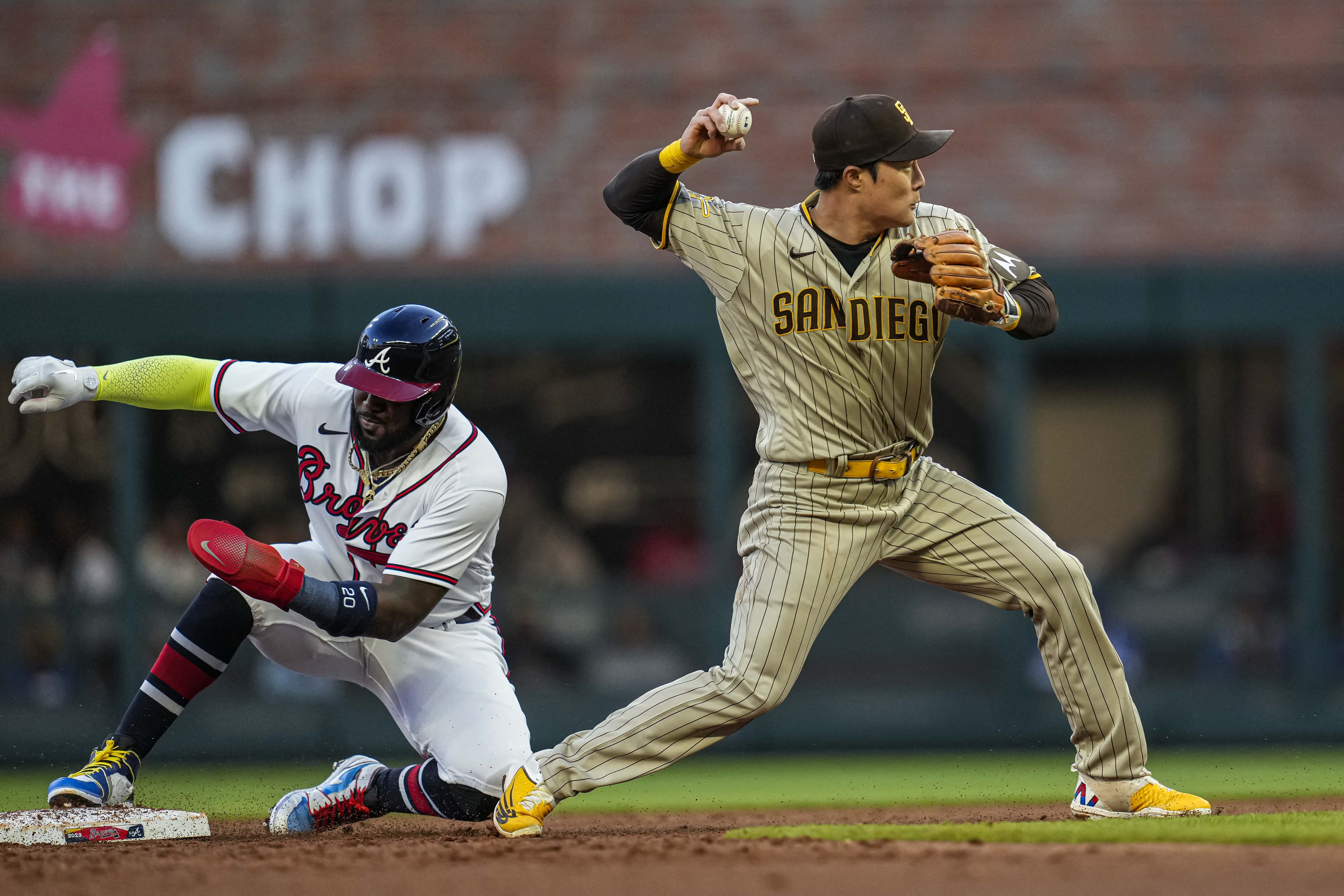 Nelson Cruz (6 RBIs) leads Padres to rout of Braves