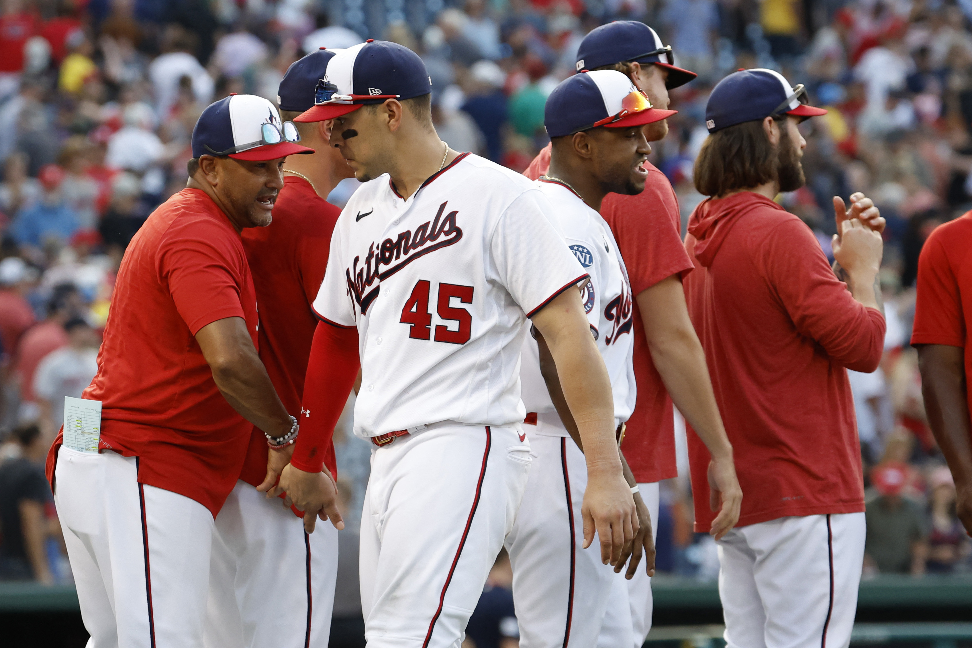 Nationals get clutch hits, hold off Red Sox