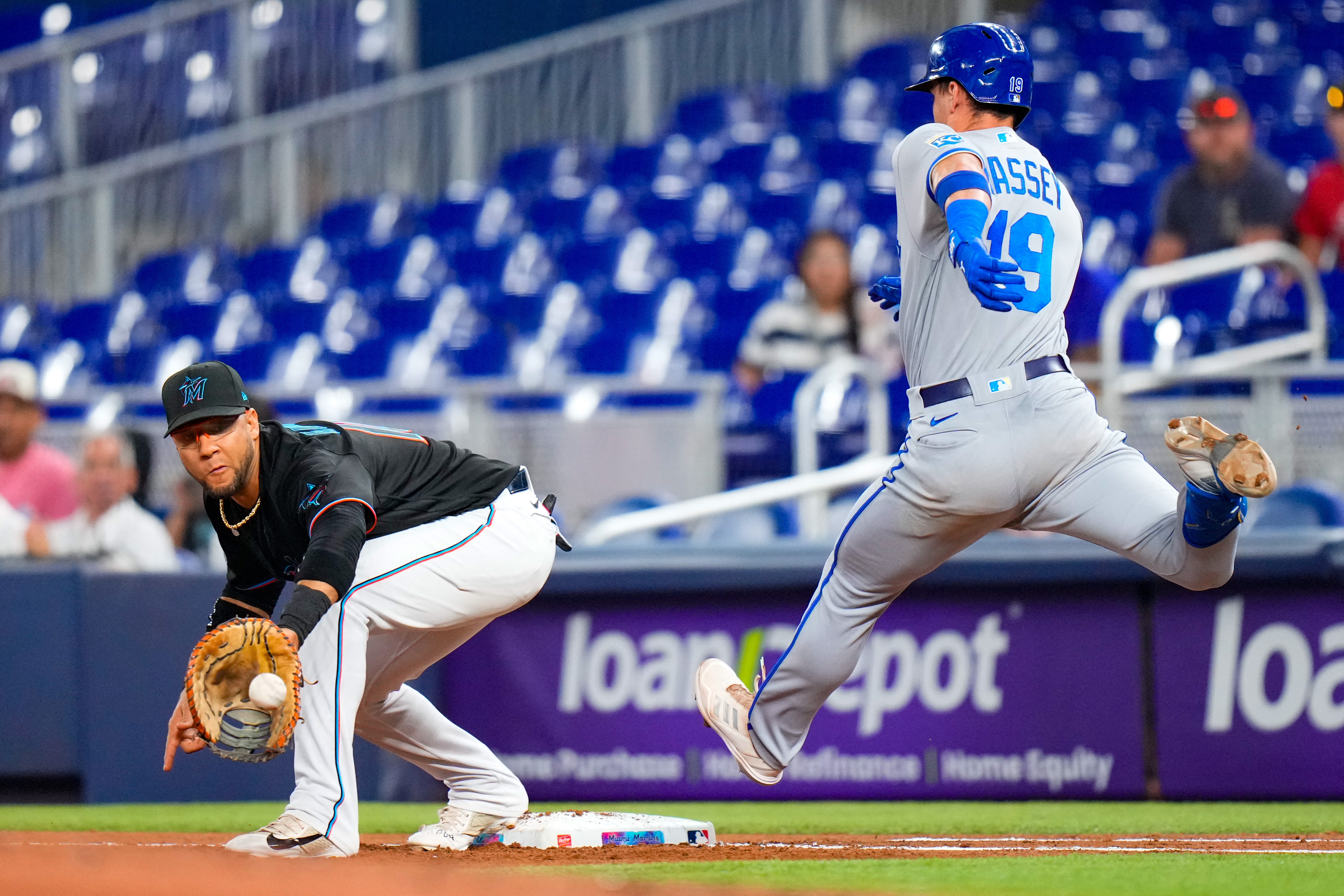 Marlins top Royals, sweep second straight series