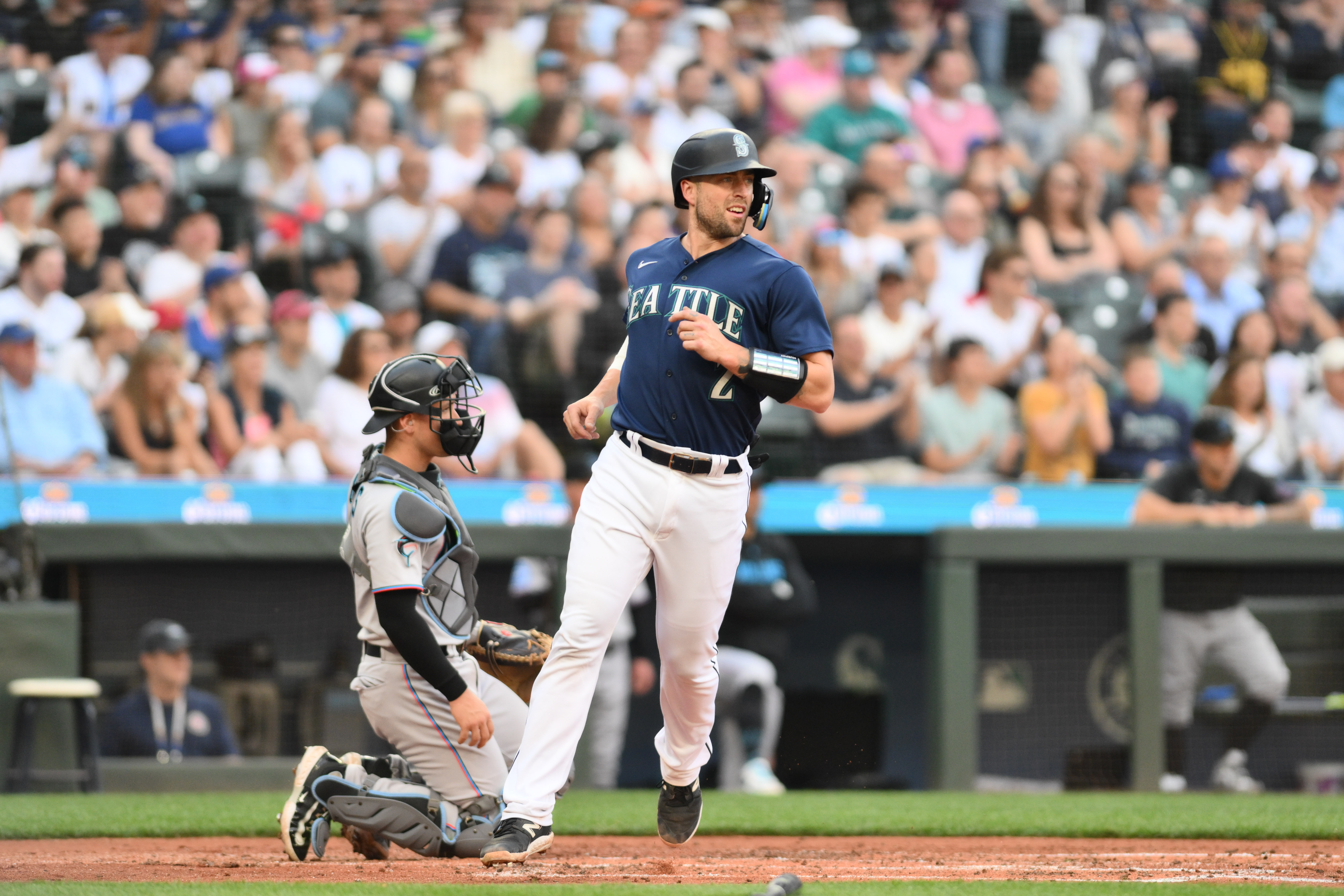 Marlins break up Suárez's no-hit bid in 7th, then rally past Phillies 5-4  on De La Cruz's homer