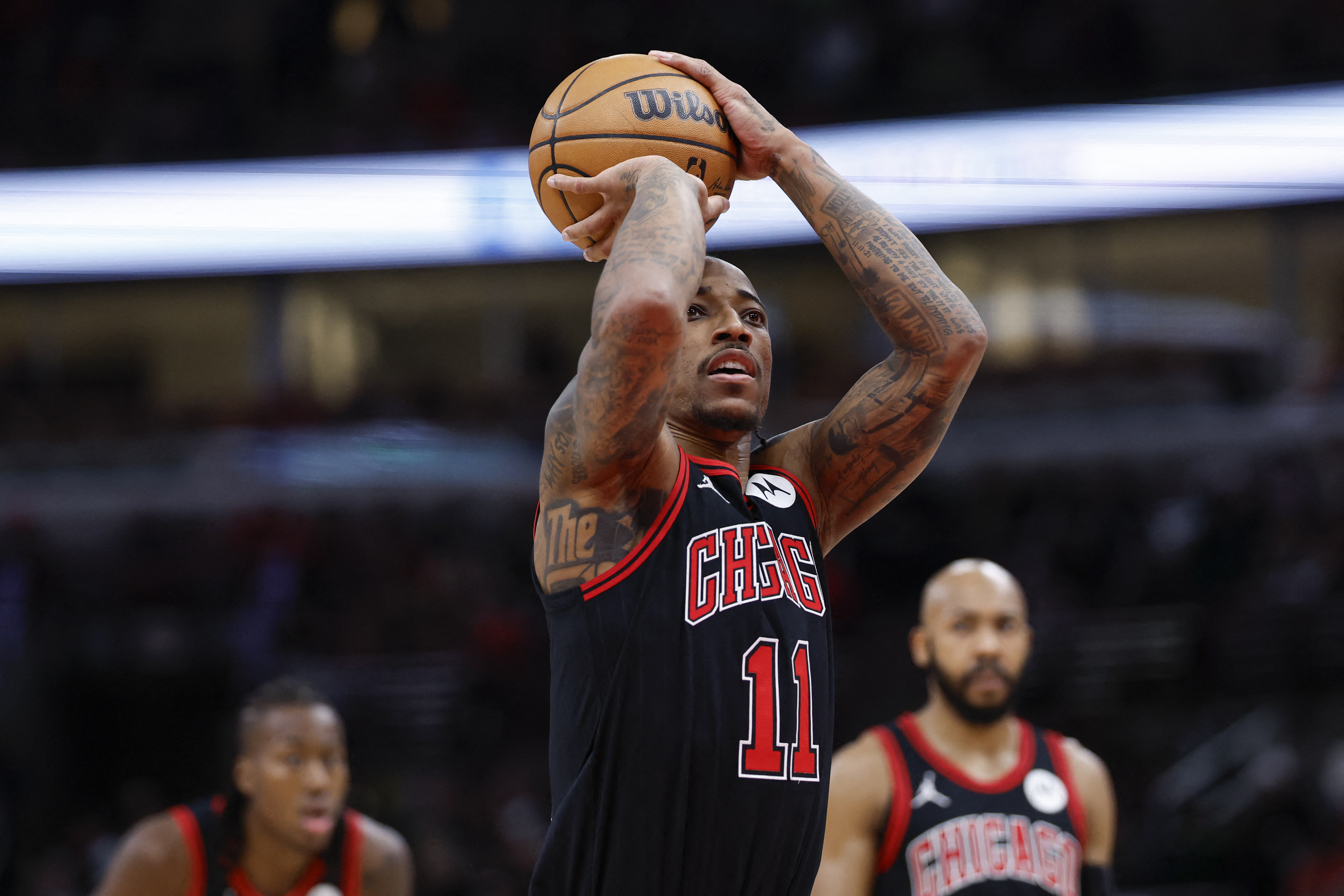 Short-handed Bulls pull away from 76ers | Reuters