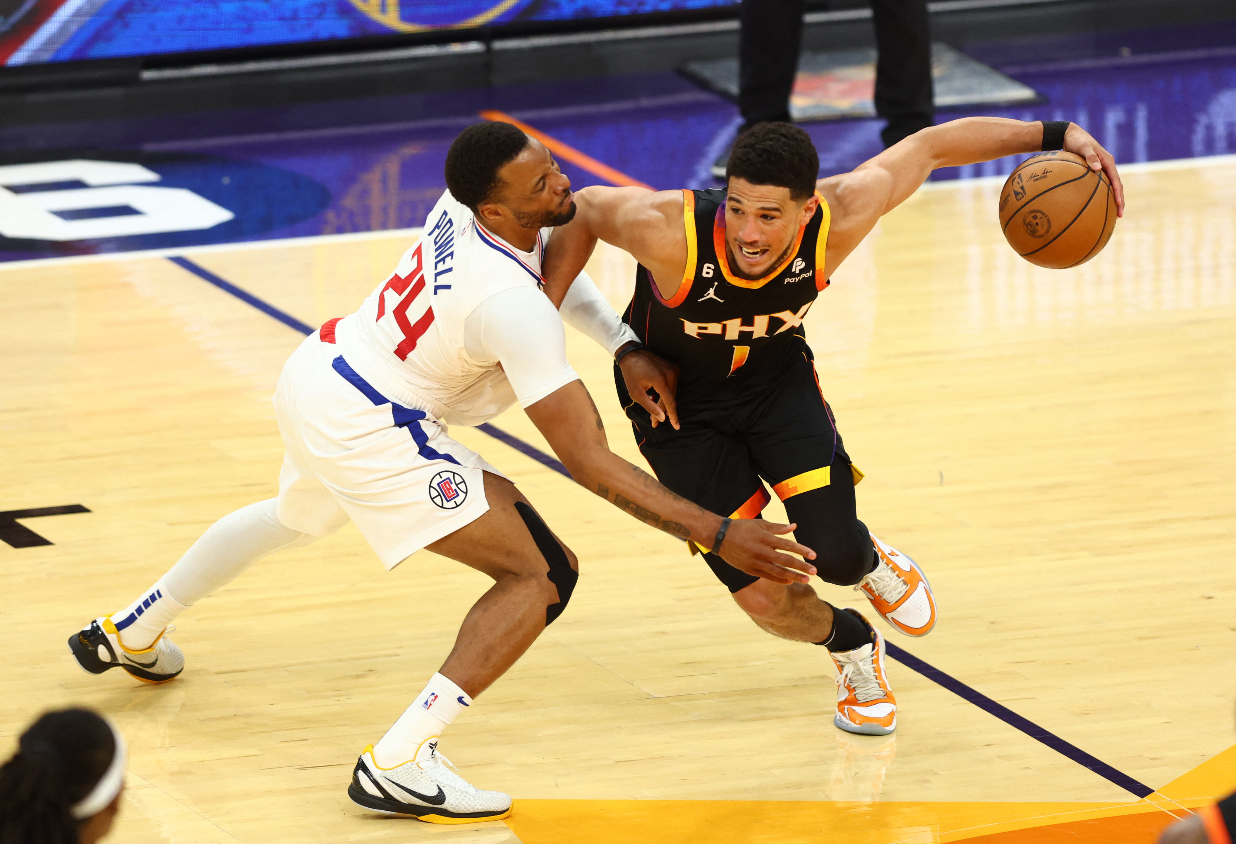Suns close out Clippers thanks to Devin Booker and a spectacular 3rd  quarter