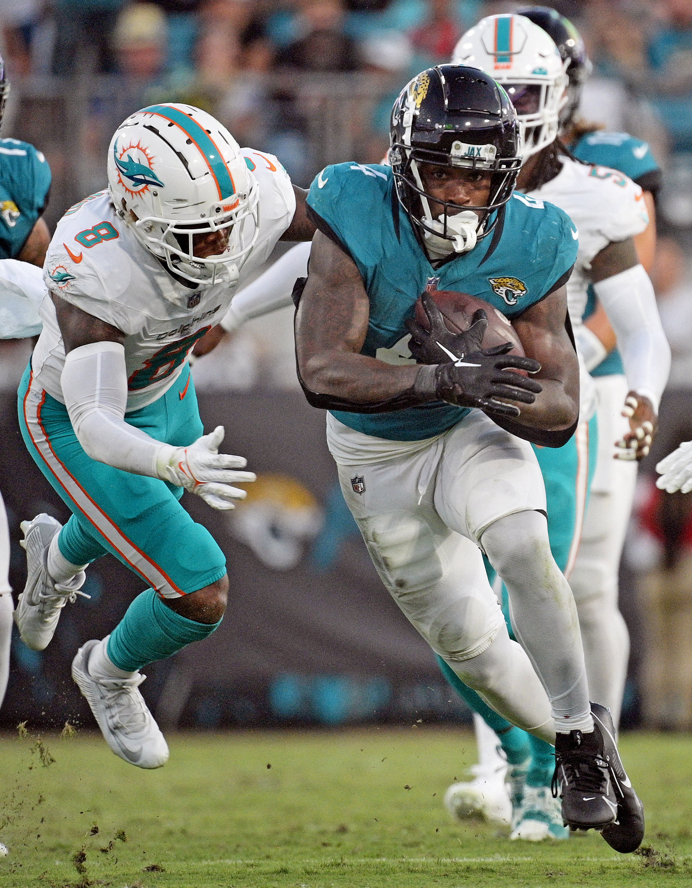 Jaguars lean on rushing attack to topple Dolphins