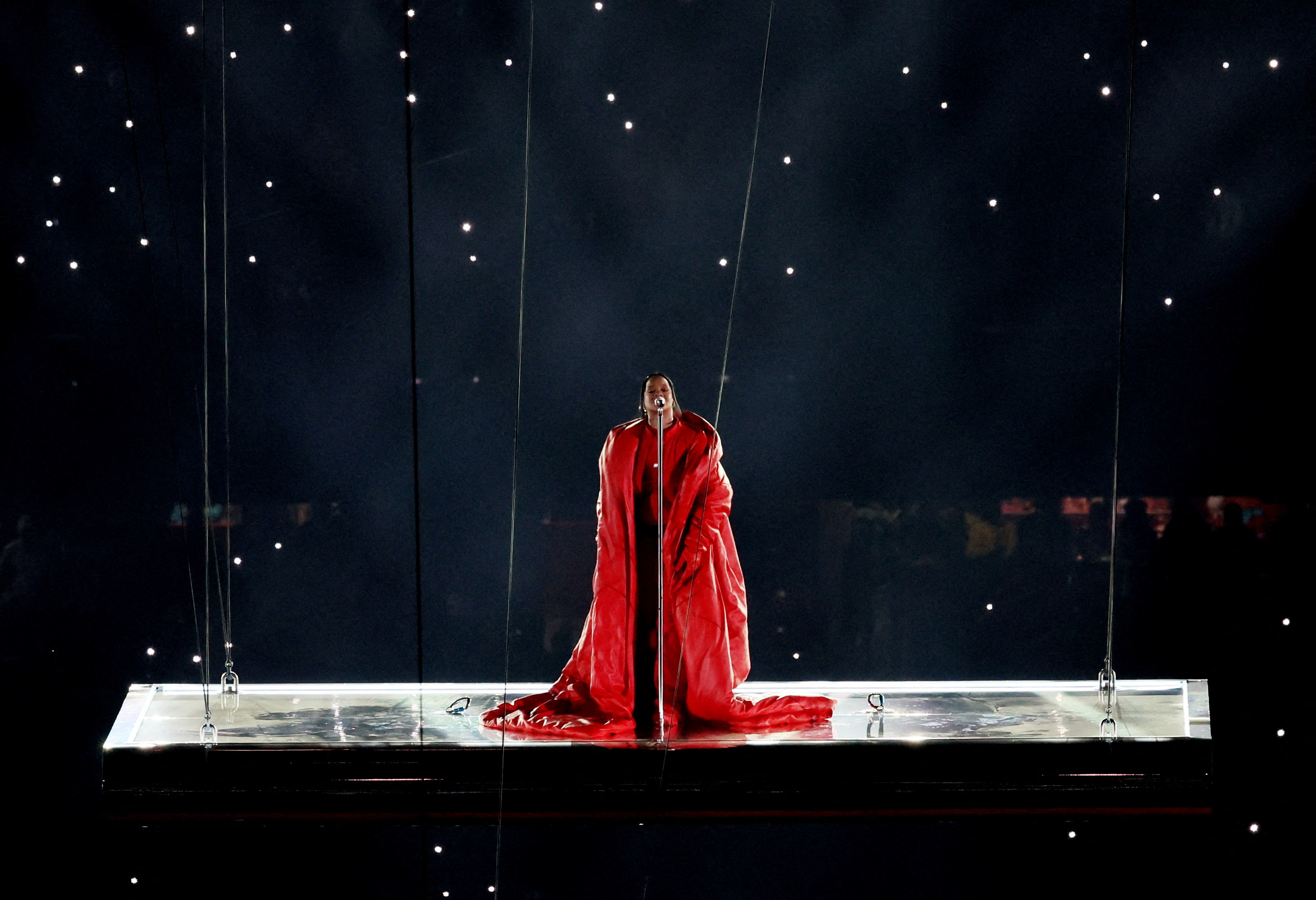 Pregnant Rihanna lights up Super Bowl stage with 'Diamonds' | Reuters