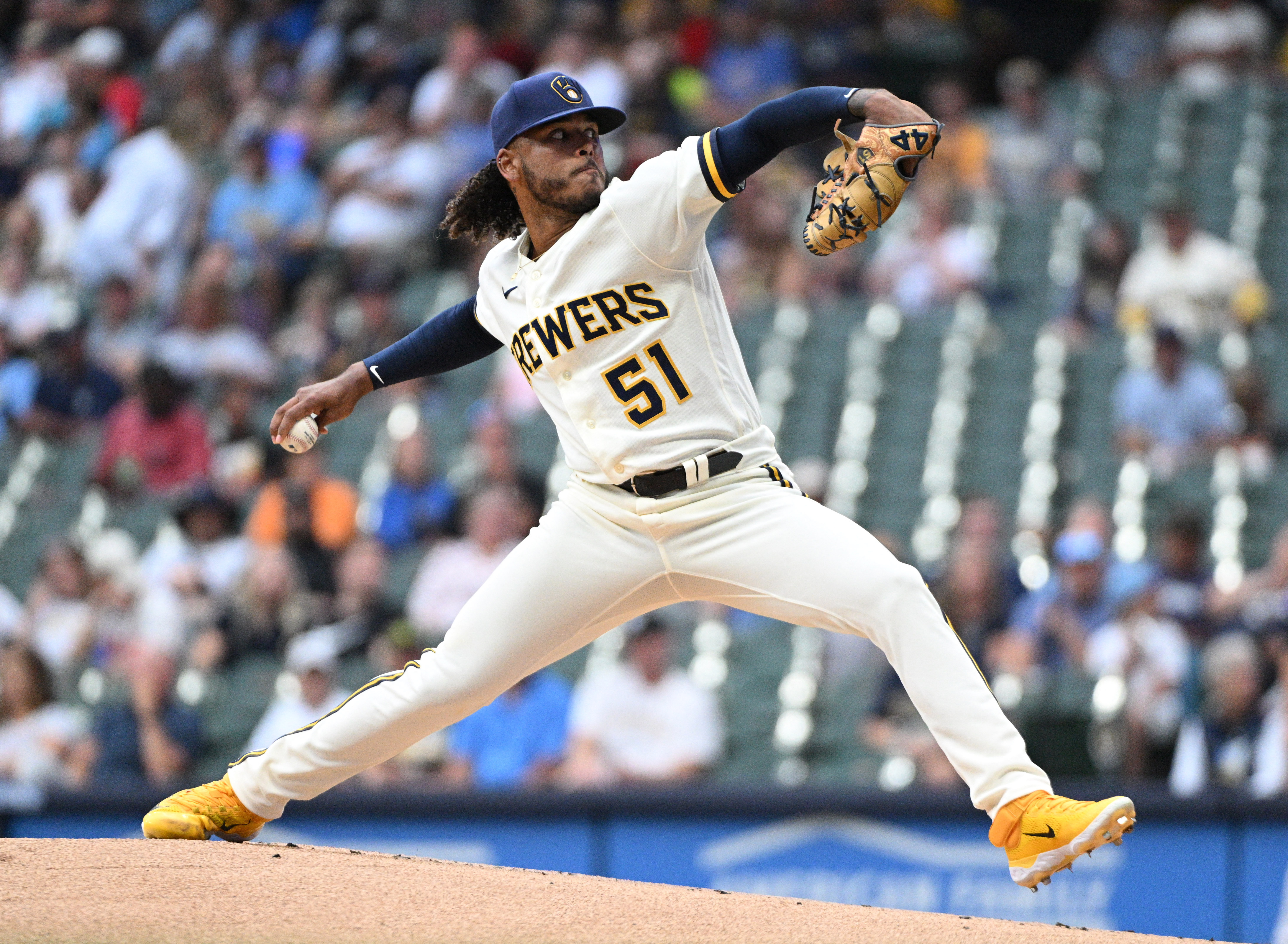 Tyrone Taylor crushes a HR to give Brewers the series win against