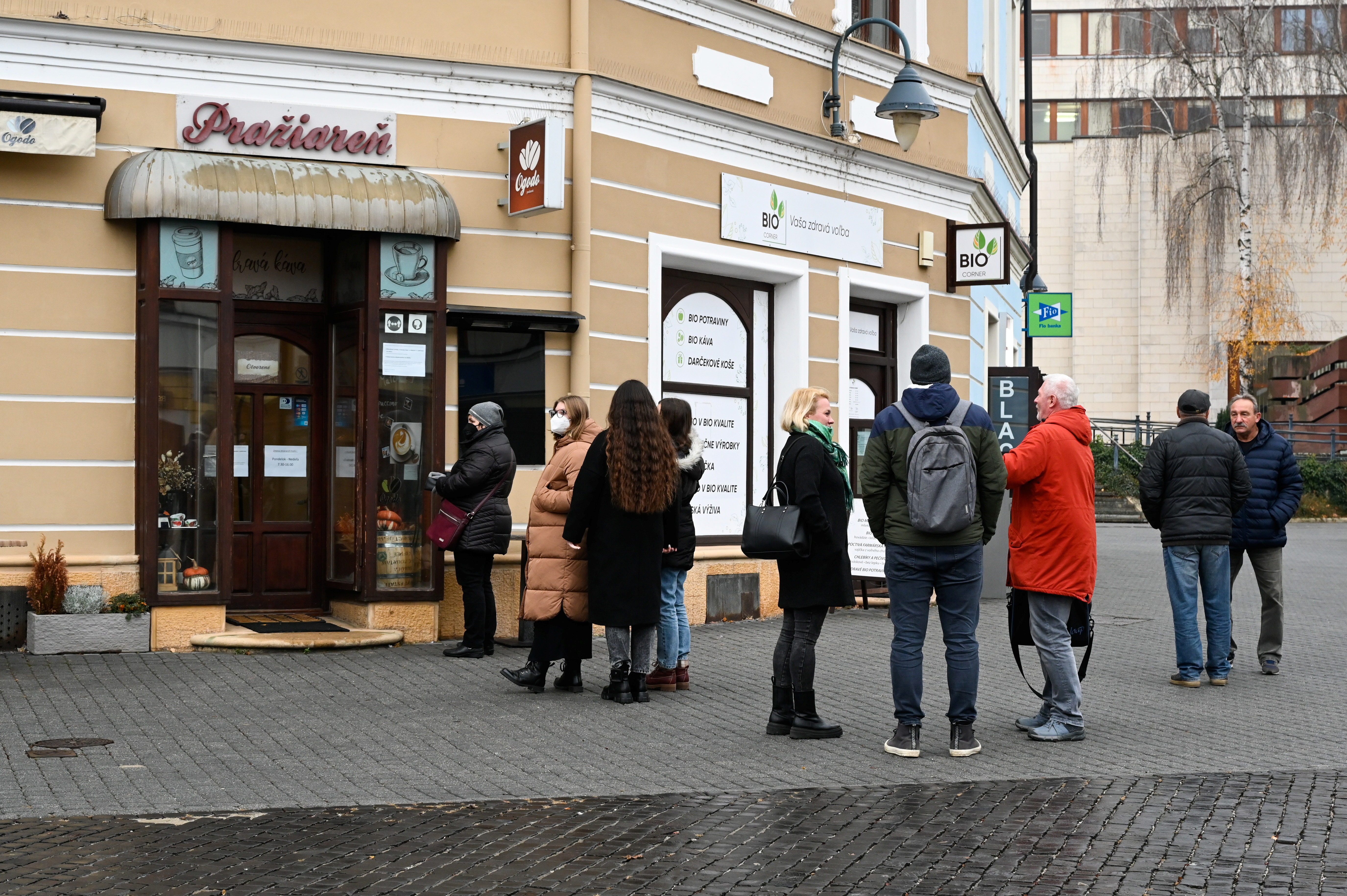 People wait in line in front of a restaurant which is open just for takeaway orders, as the Slovak government mandated further restrictions to curb the spread of the coronavirus disease (COVID-19), in Trencin, Slovakia, November 25, 2021. REUTERS/Radovan Stoklasa