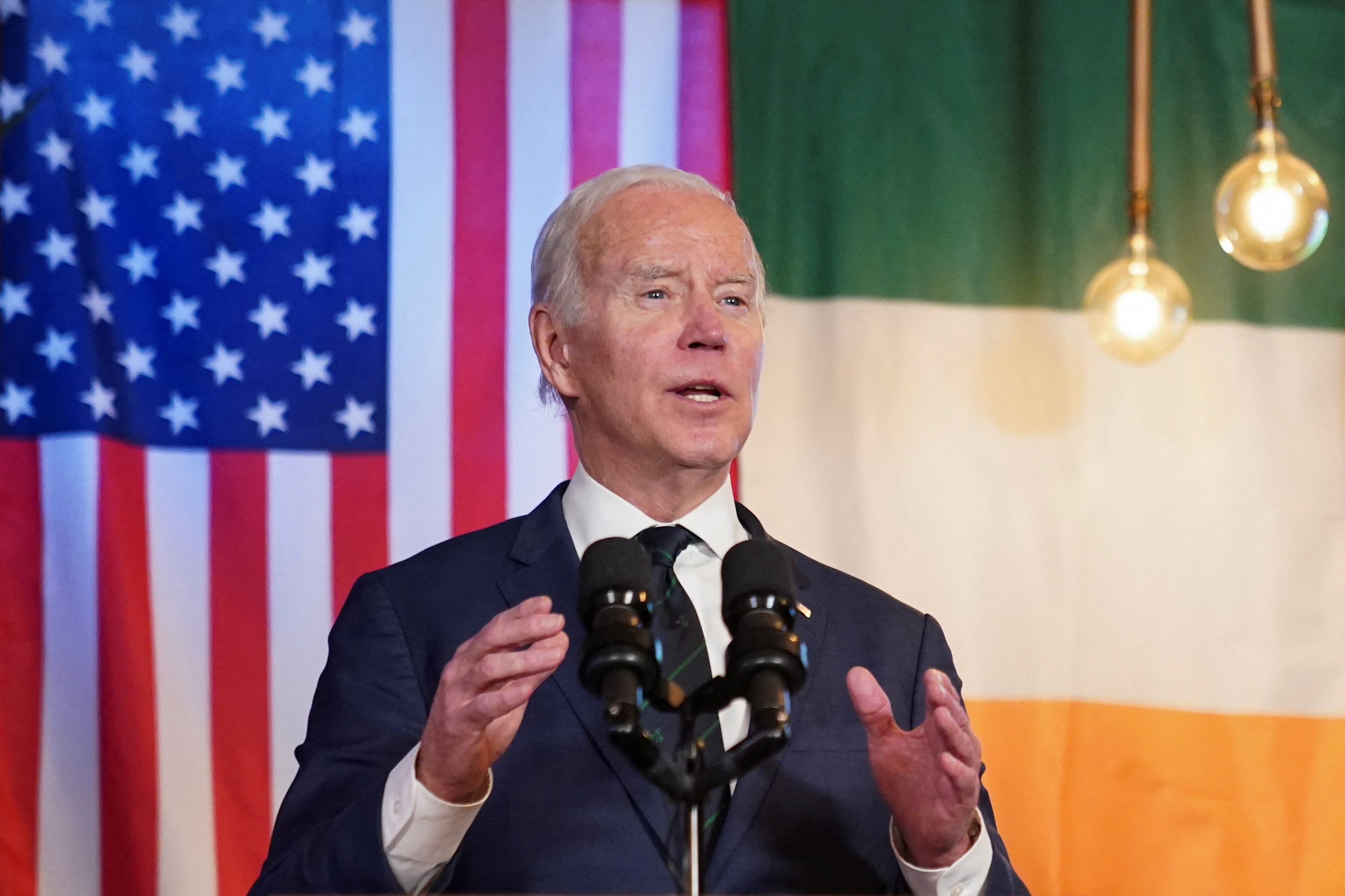 cijfer sleuf tand Biden urges Northern Ireland leaders to seize 'incredible economic  opportunity' | Reuters