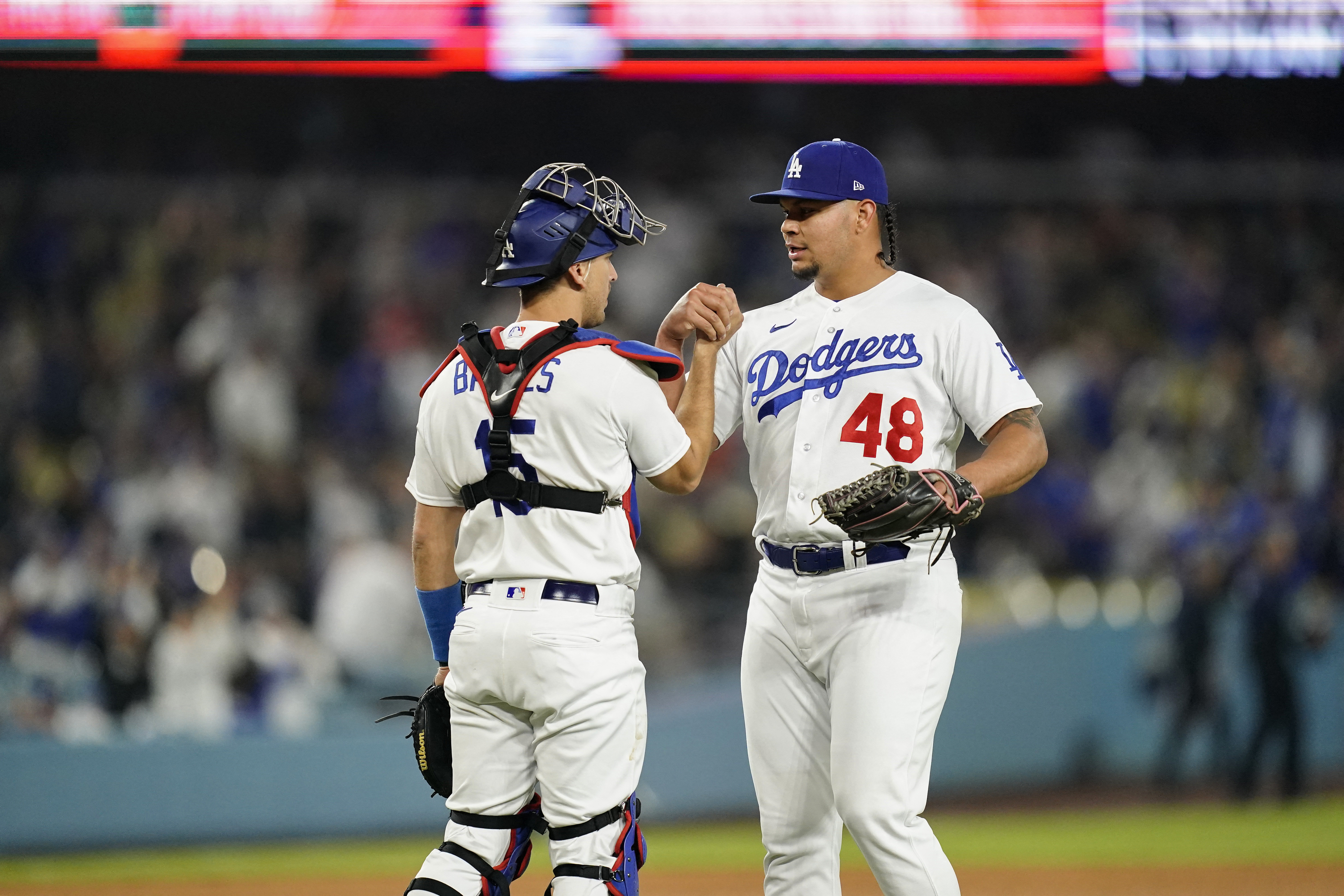 Clayton Kershaw allows 1 hit, Ks 11 as Dodgers blank Cardinals