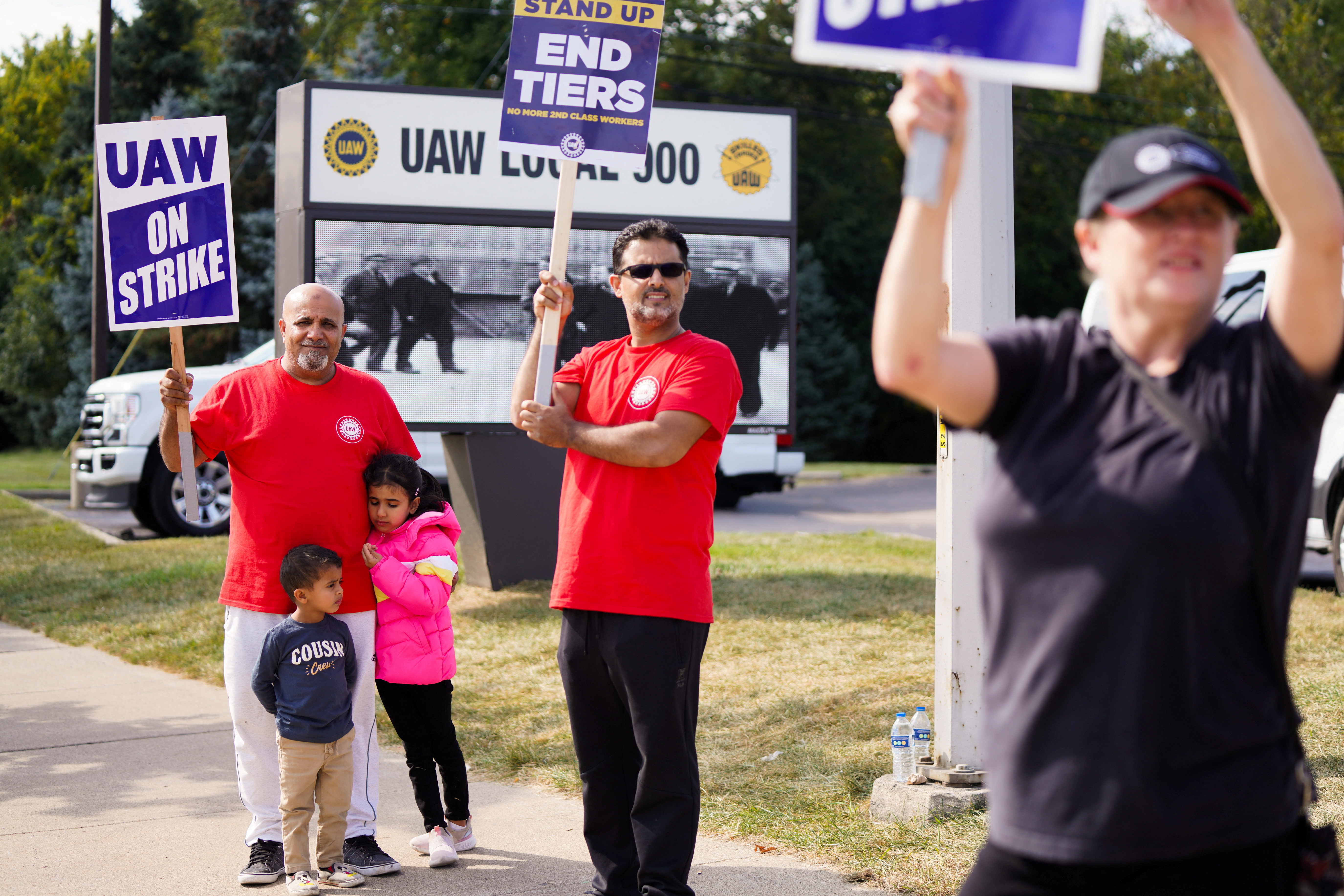 GM, Stellantis dealers and customers face dwindling parts as UAW strike  expands