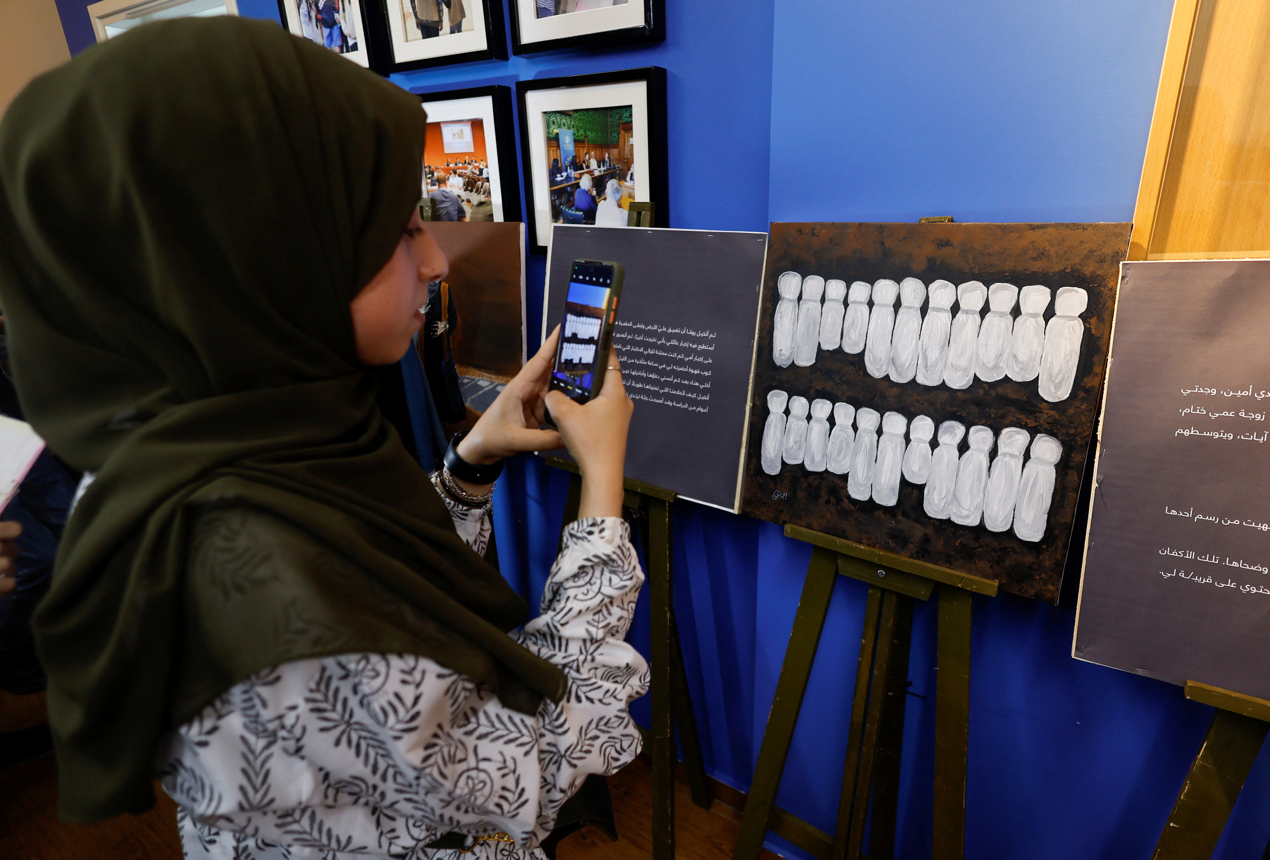 22-year-old Gazan paints about loss of 22 people to war