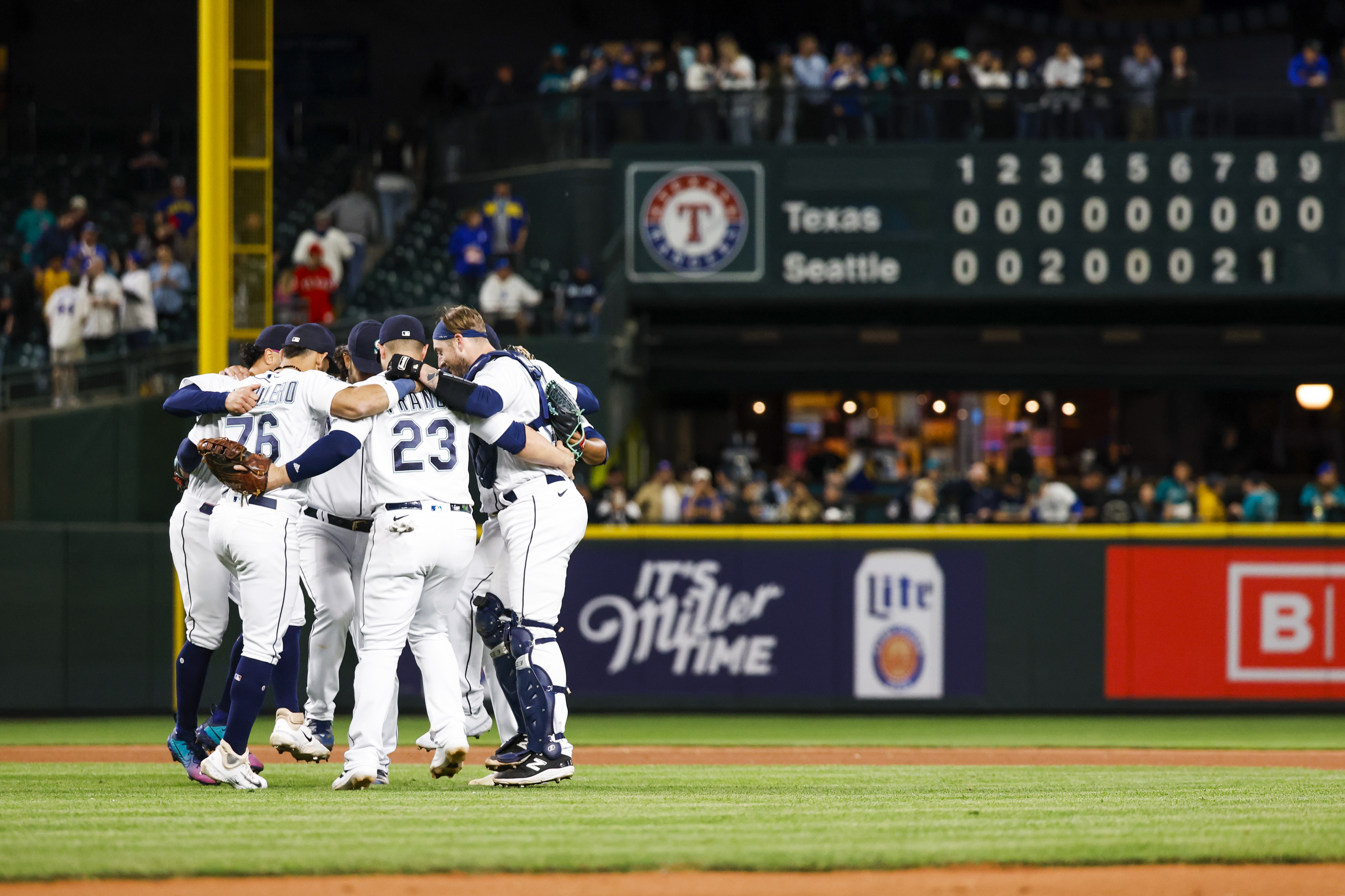 Tom Murphy's home run helps Mariners, George Kirby beat Texas