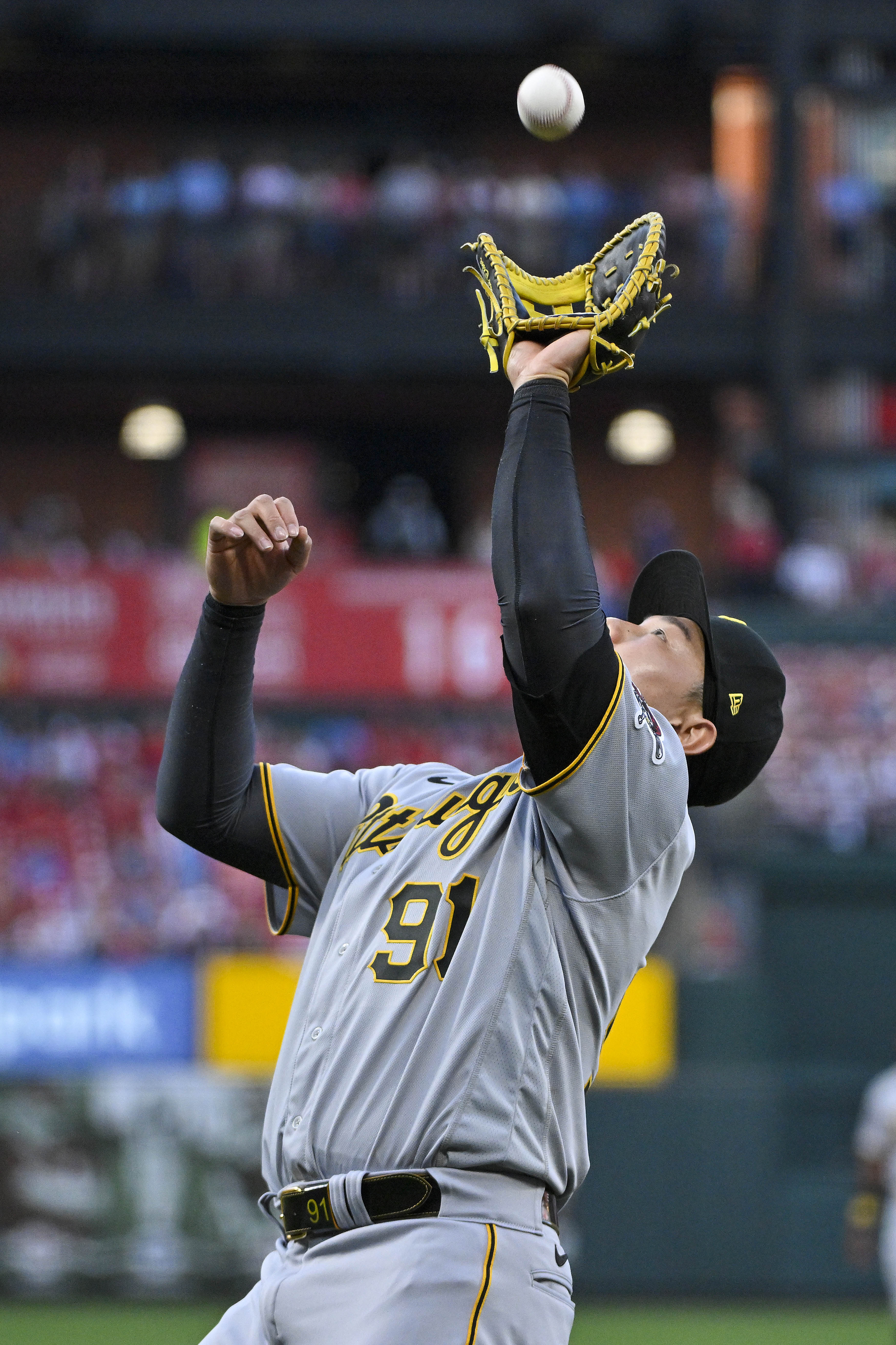 Pirates' Vince Velasquez, 3 relievers blank Cardinals, Ji Hwan Bae