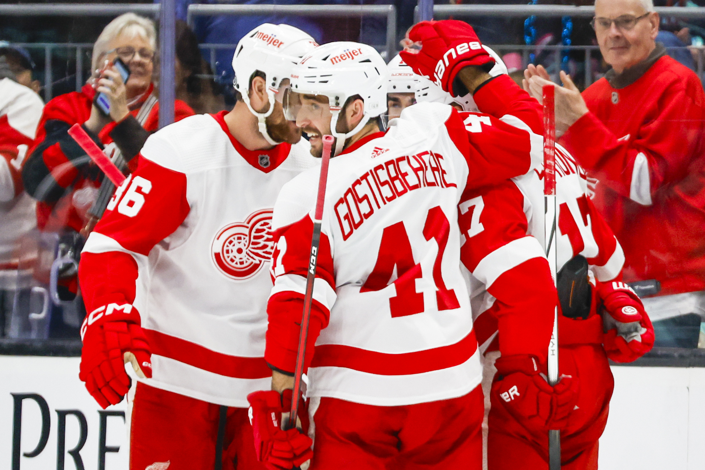 Ben Chiarot, Red Wings overcome Kraken in OT | Reuters 