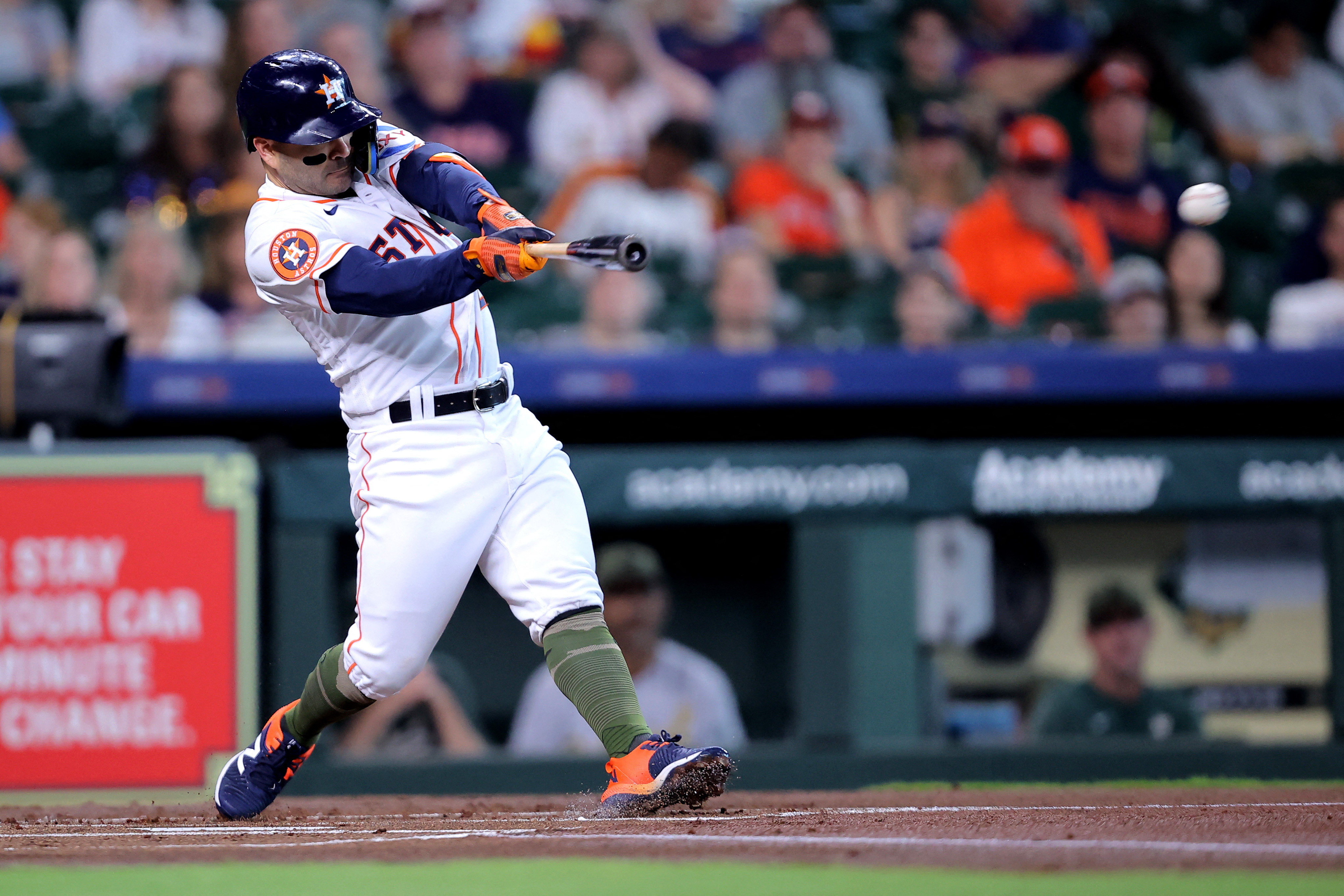 Yordan Alvarez's blast helps Astros beat Athletics