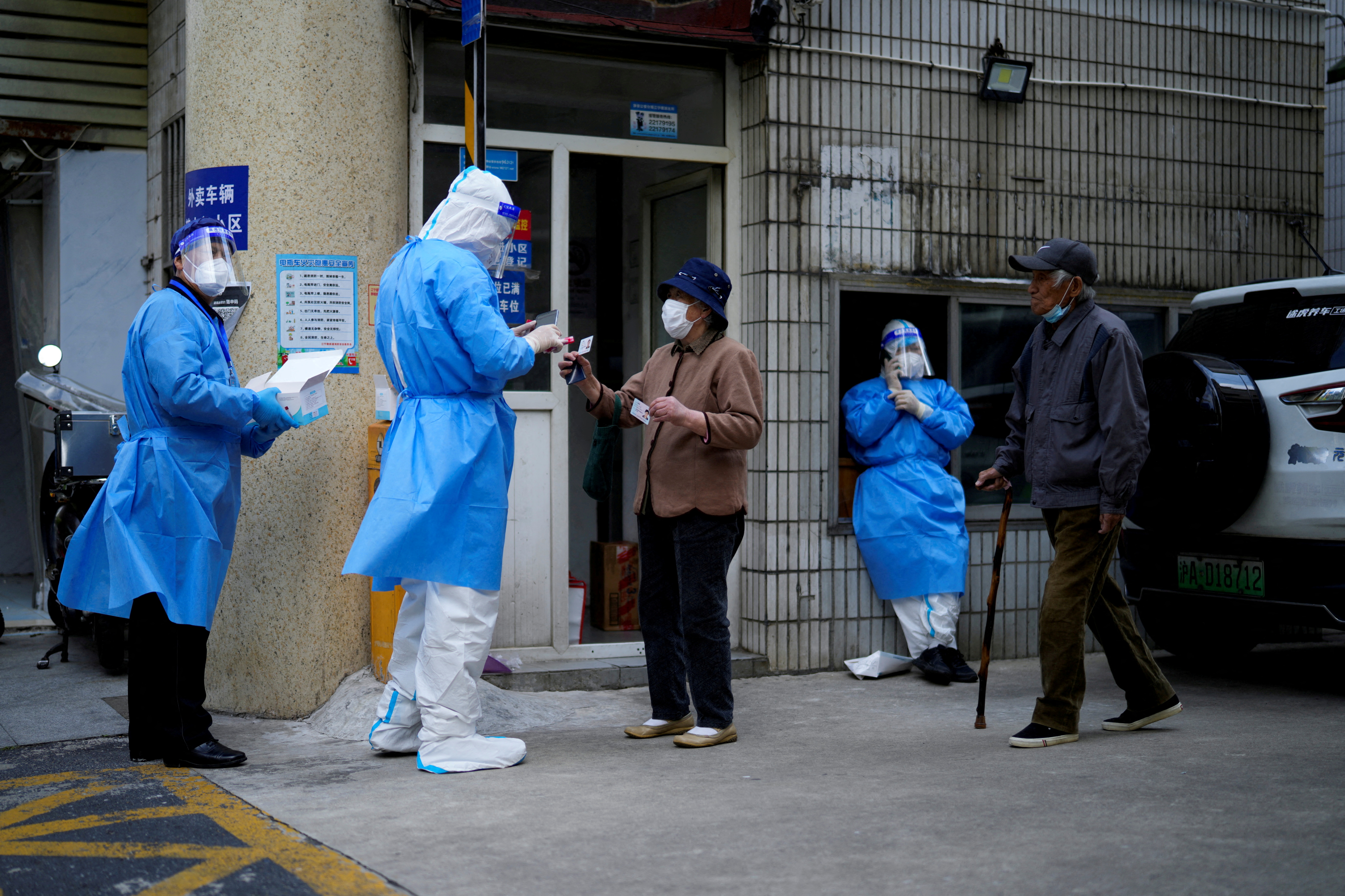 : Residents line up for nucleic acid tests during lockdown, amid the coronavirus disease (COVID-19) pandemic, in Shanghai, China, April 30, 2022.
