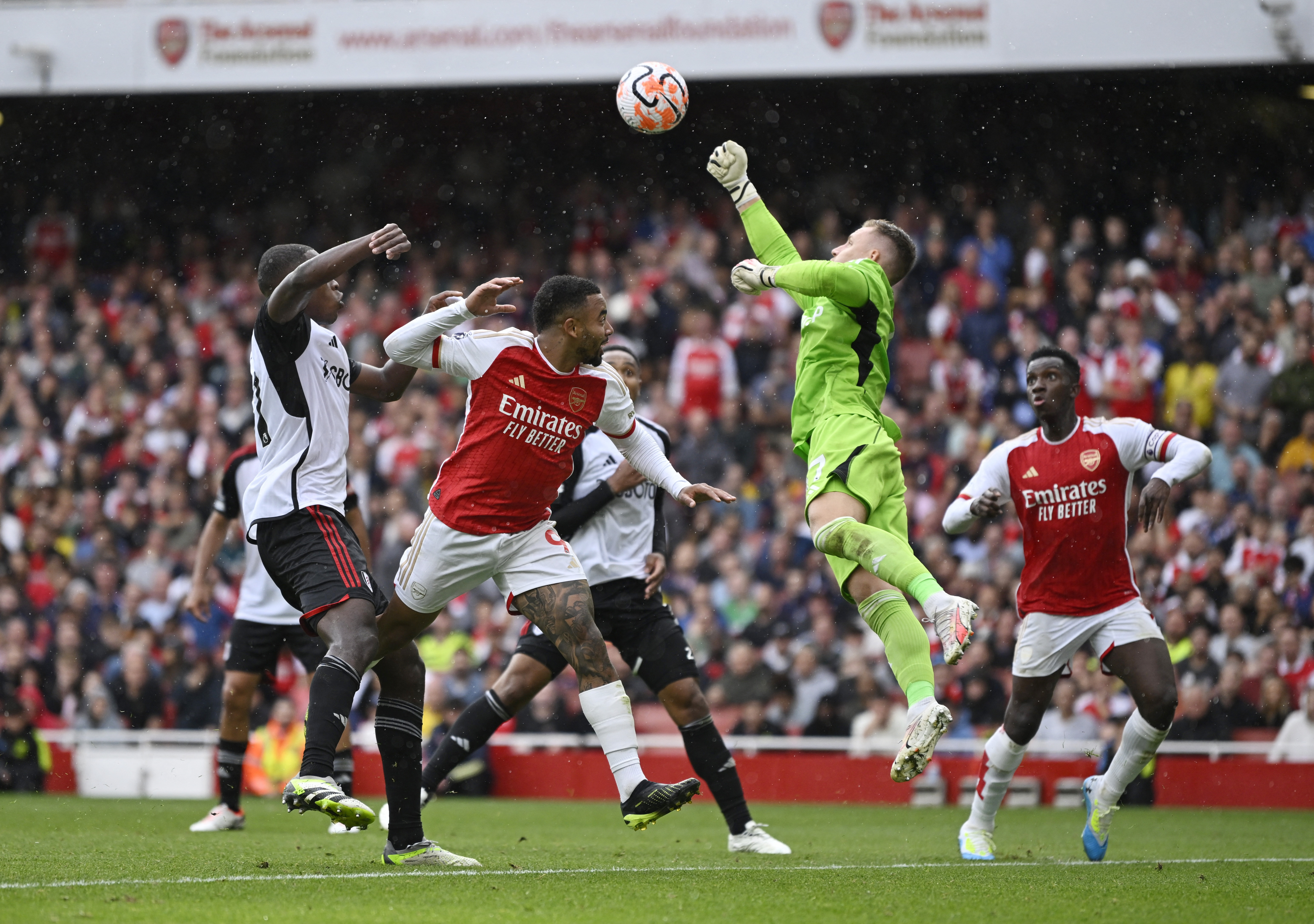 Arsenal held to 2-2 draw as 10-man Fulham grab late equaliser