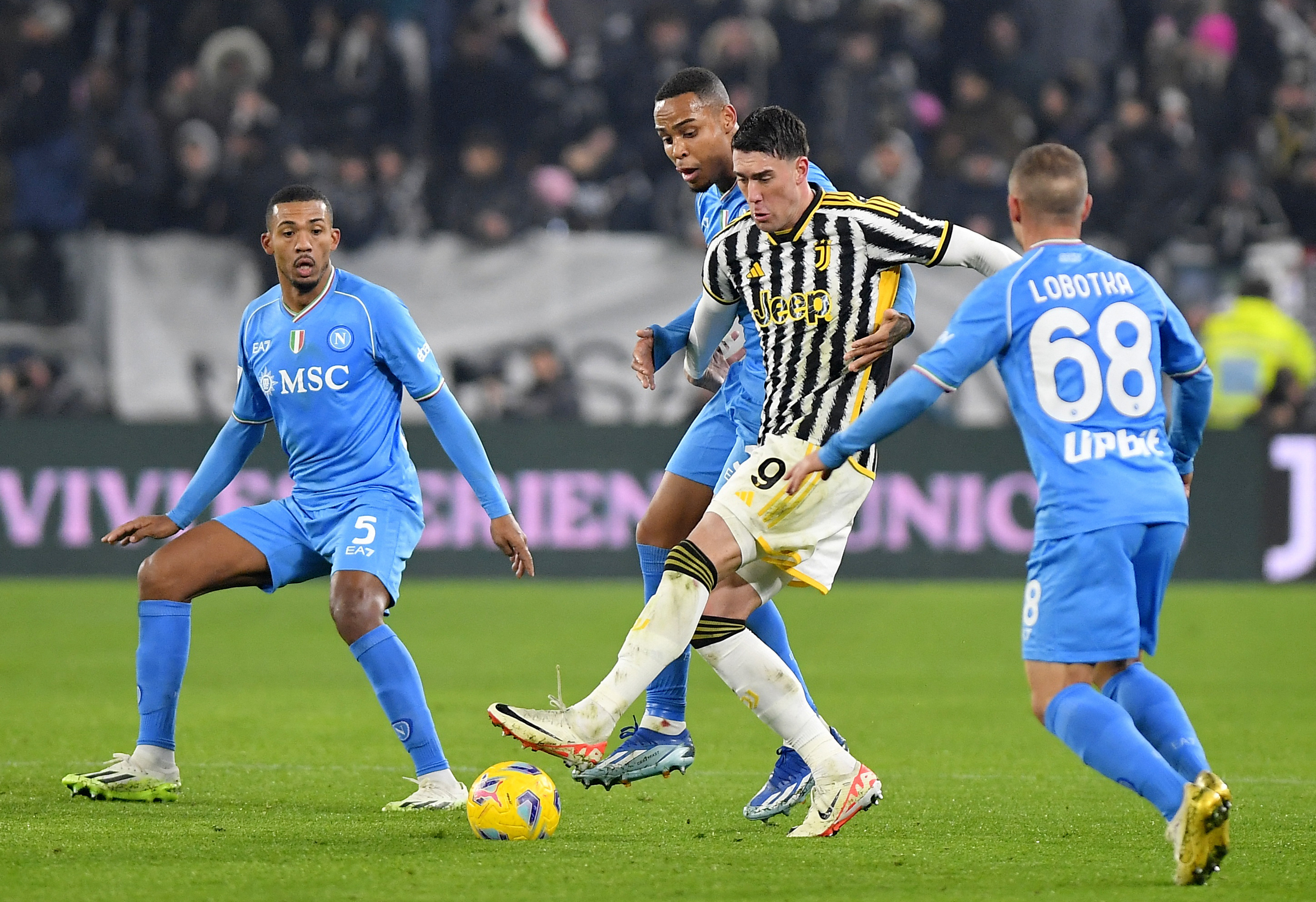 Juventus back on top after clinical win against wasteful Napoli