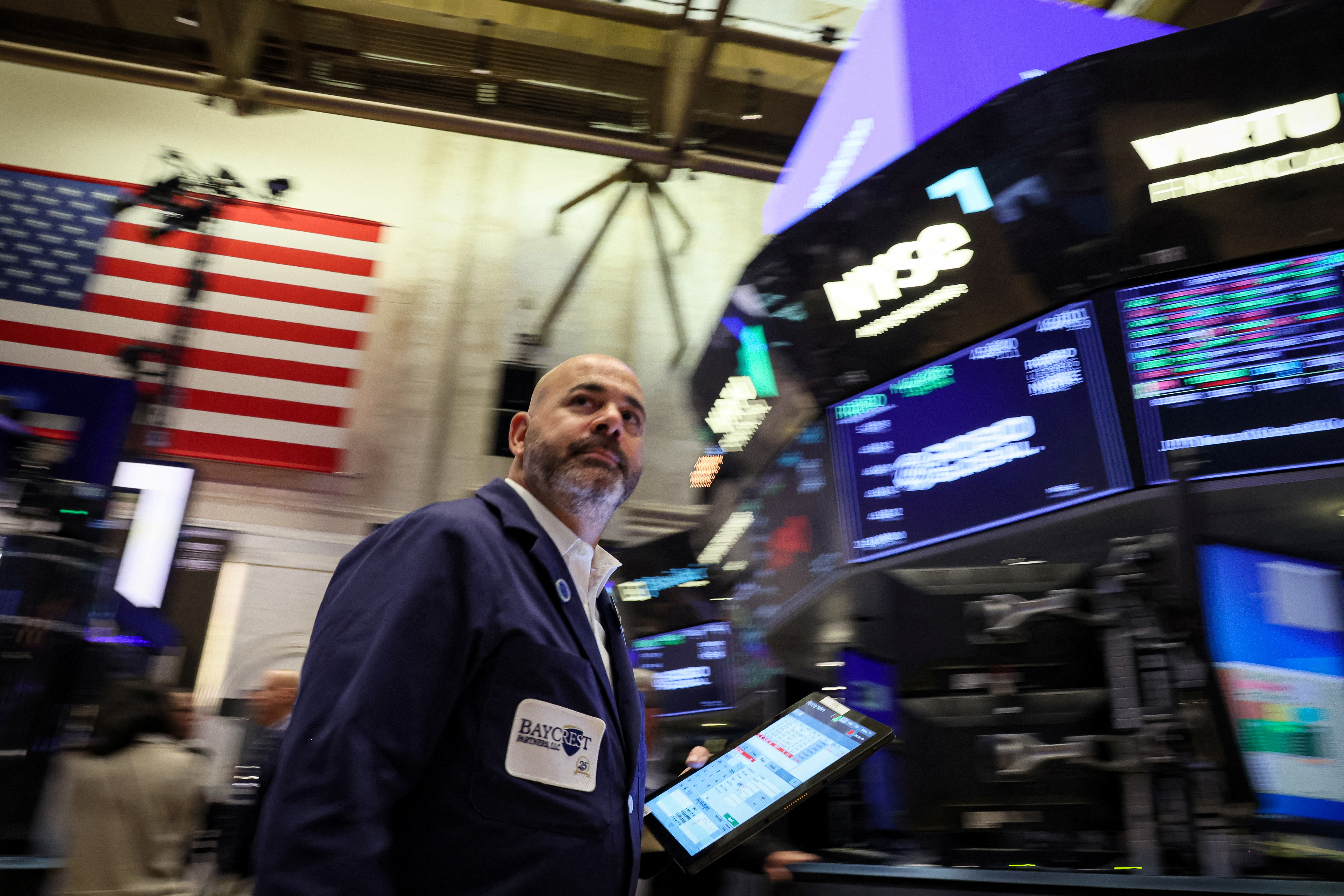 Wall St rebounds as easing Treasury yields spice up megacap shares