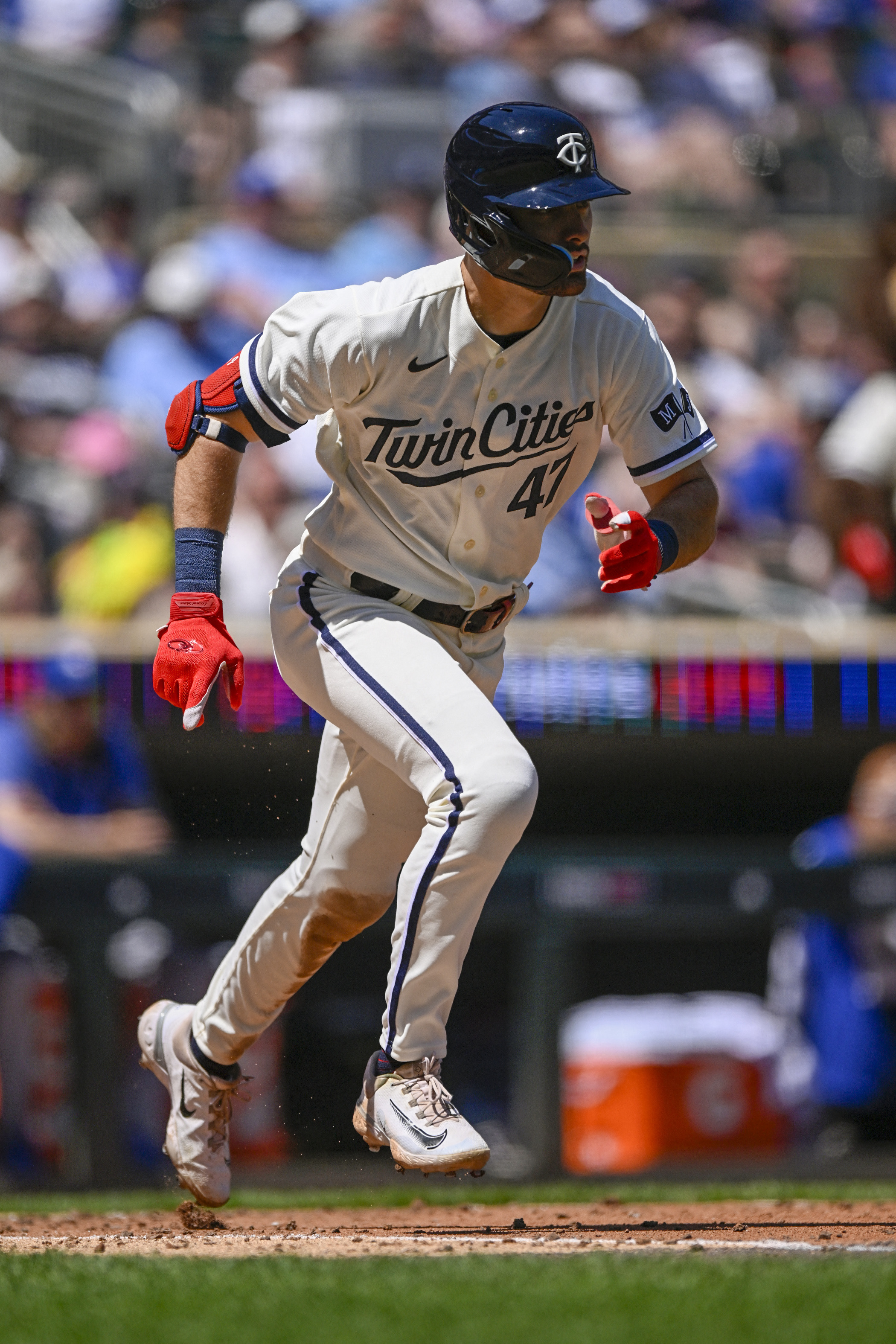 Willi Castro homers twice to propel Twins past Blue Jays