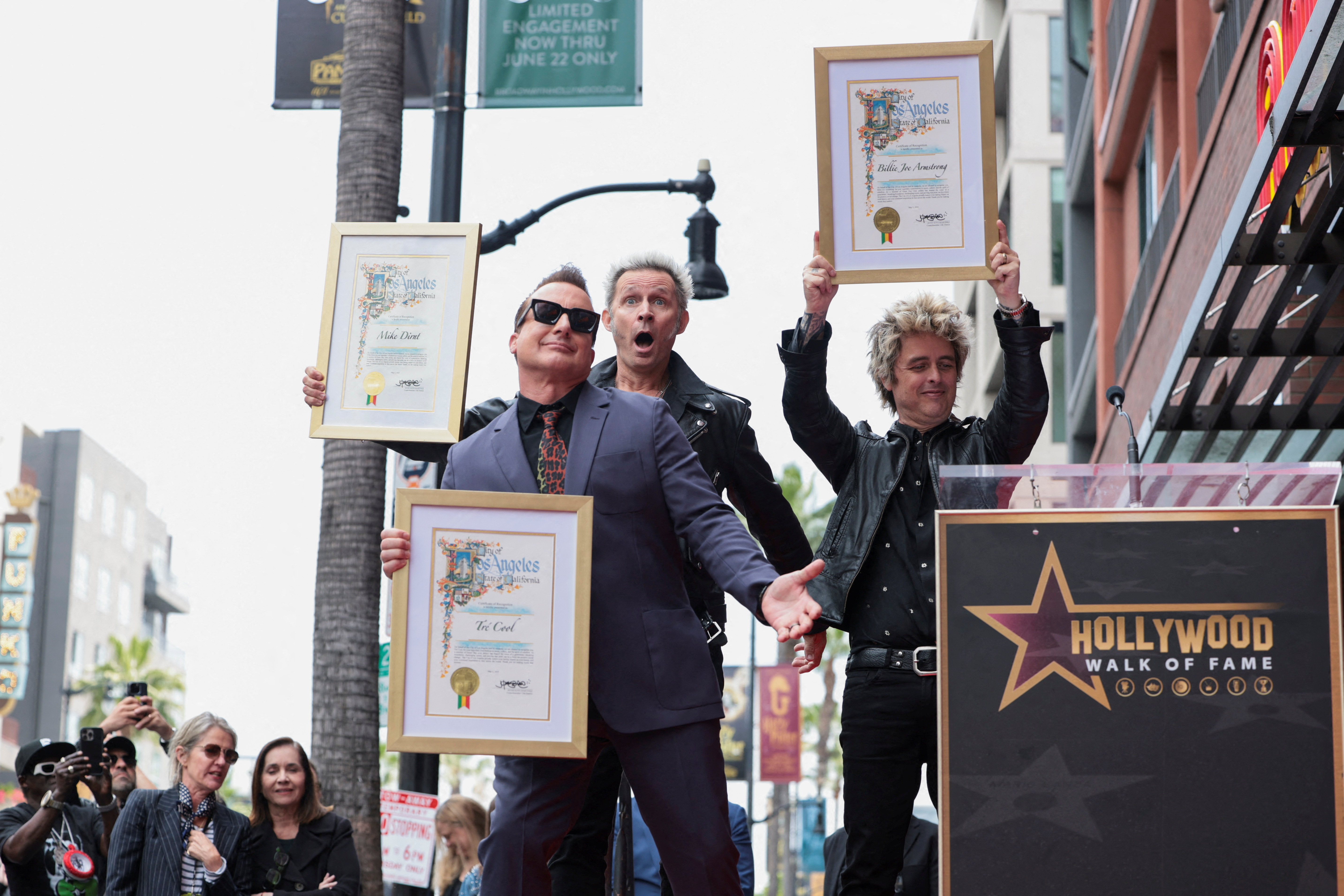 In pictures: Green Day gets a star - May 2, 2025 | ロイター