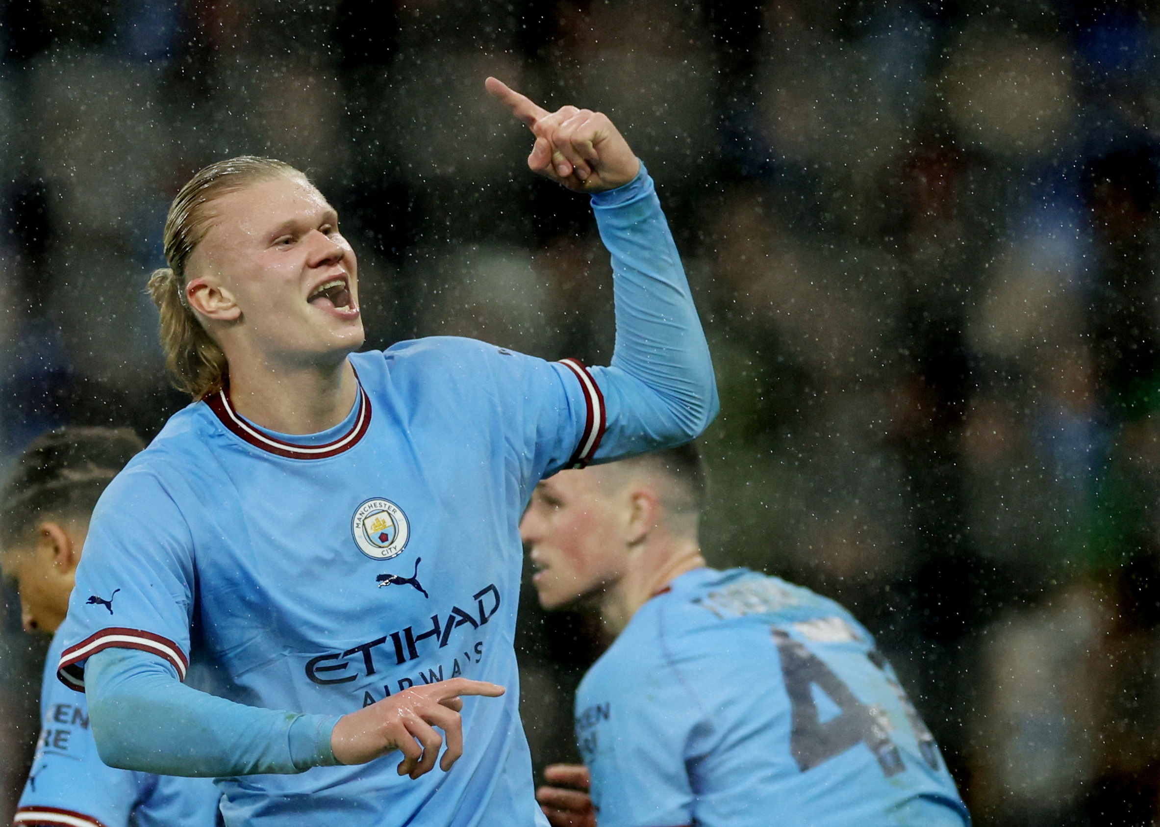 Man City 'ready to sign Erling Haaland replacement' as club source provides  update after injury